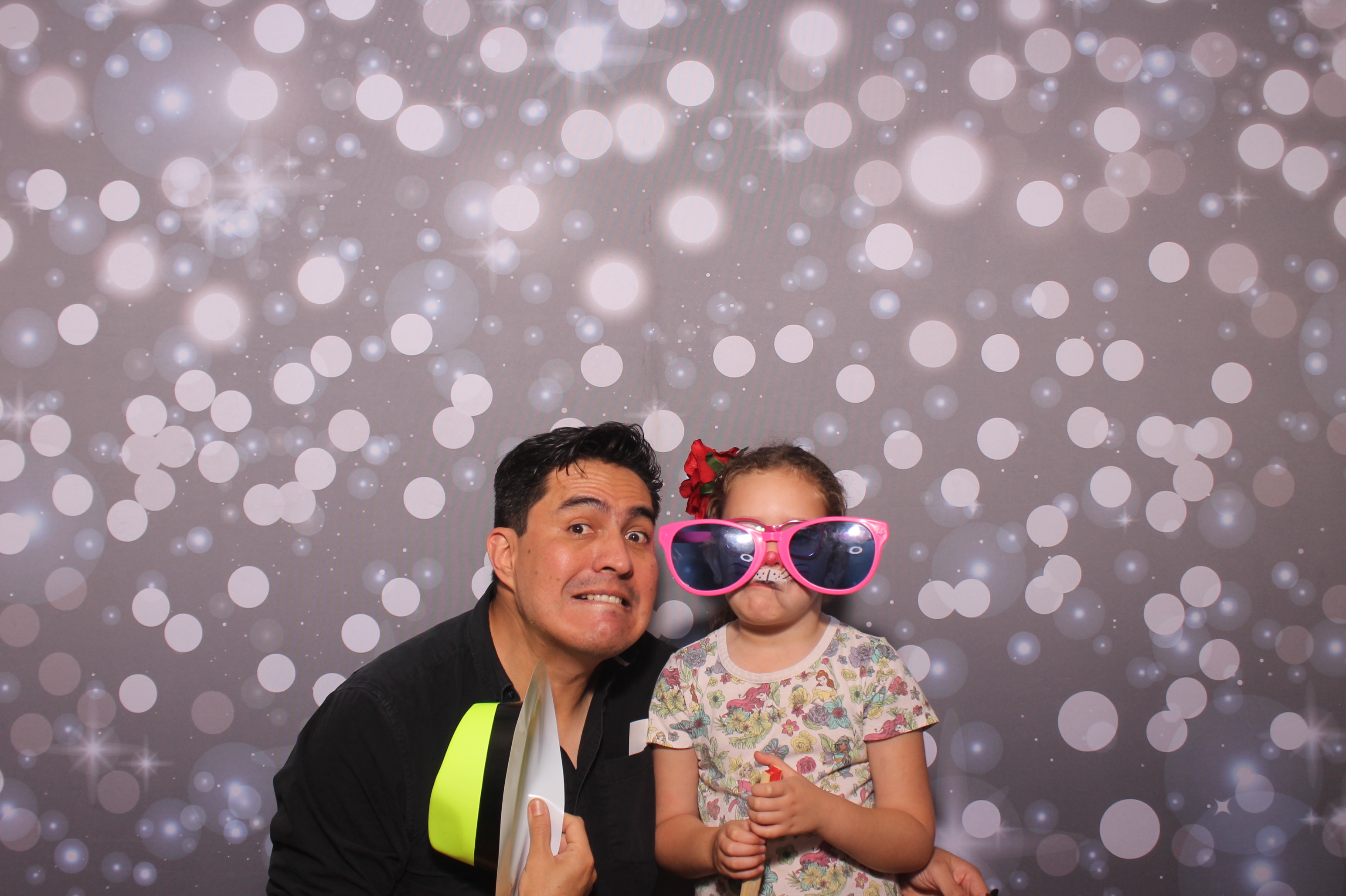 Latino Night 2026 | View more photos from the event at gallery.photoboothcincy.com/u/PhotoBoothCincy/Latino-Night-2026