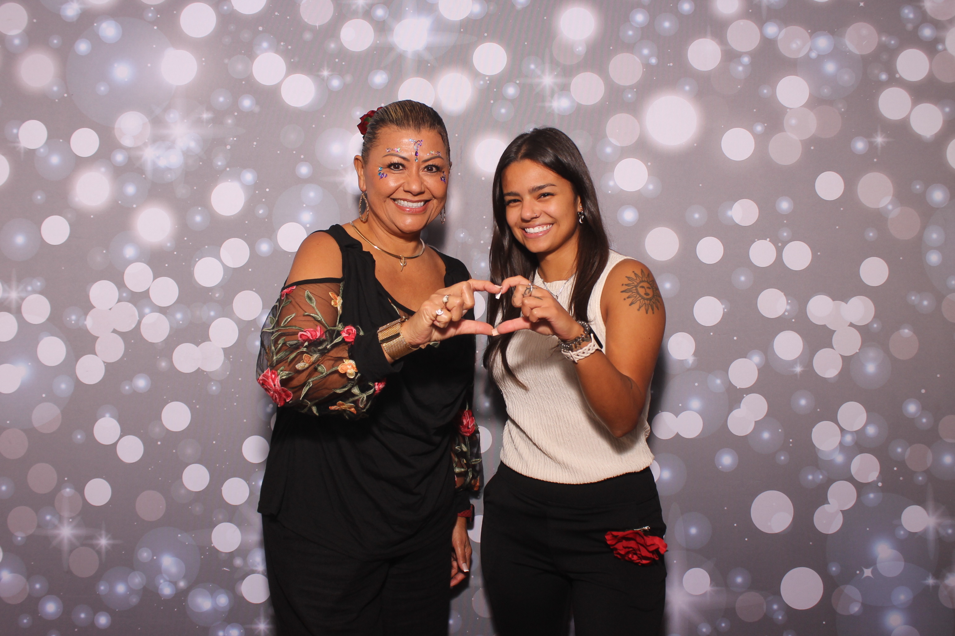 Latino Night 2026 | View more photos from the event at gallery.photoboothcincy.com/u/PhotoBoothCincy/Latino-Night-2026