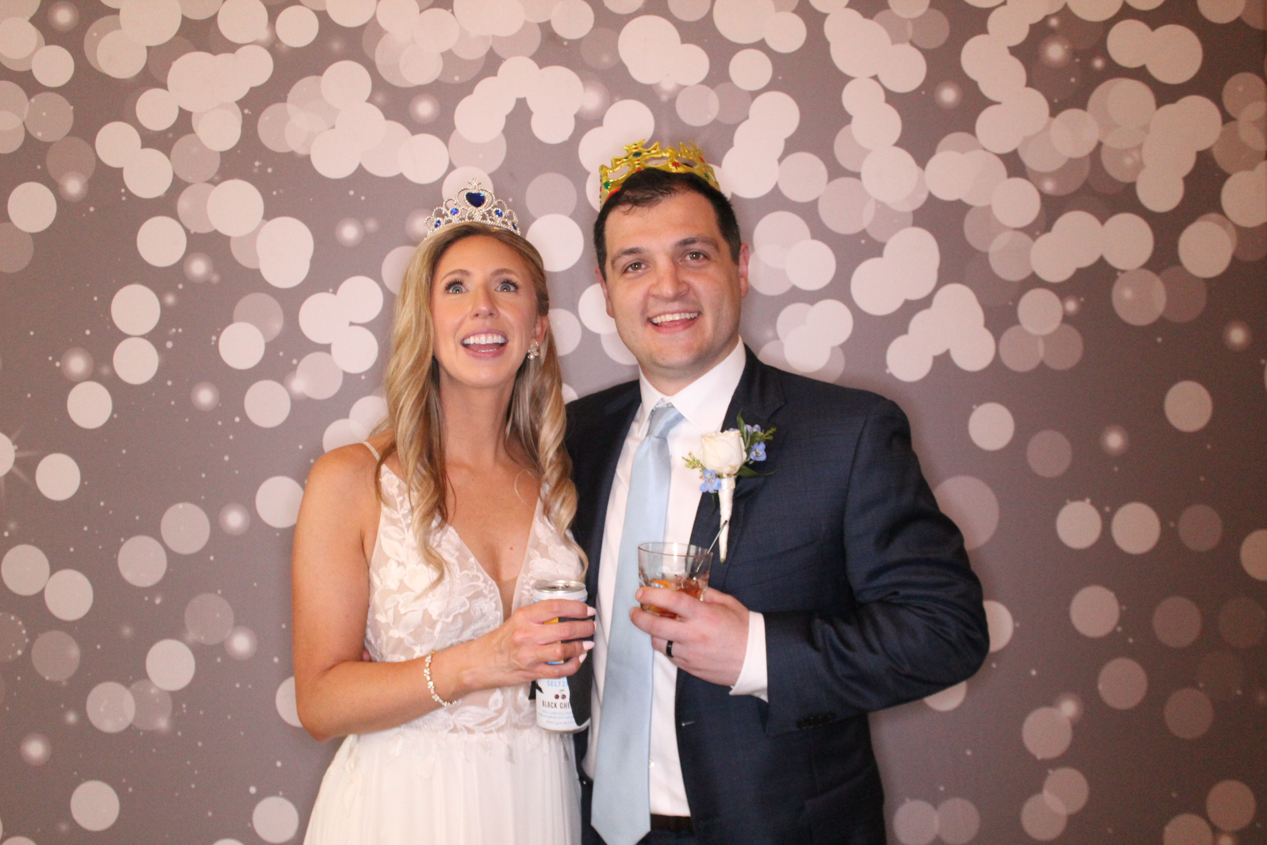 Laura & Zach Reception | View more photos from the event at gallery.photoboothcincy.com/u/PhotoBoothCincy/Laura-Zach-Reception