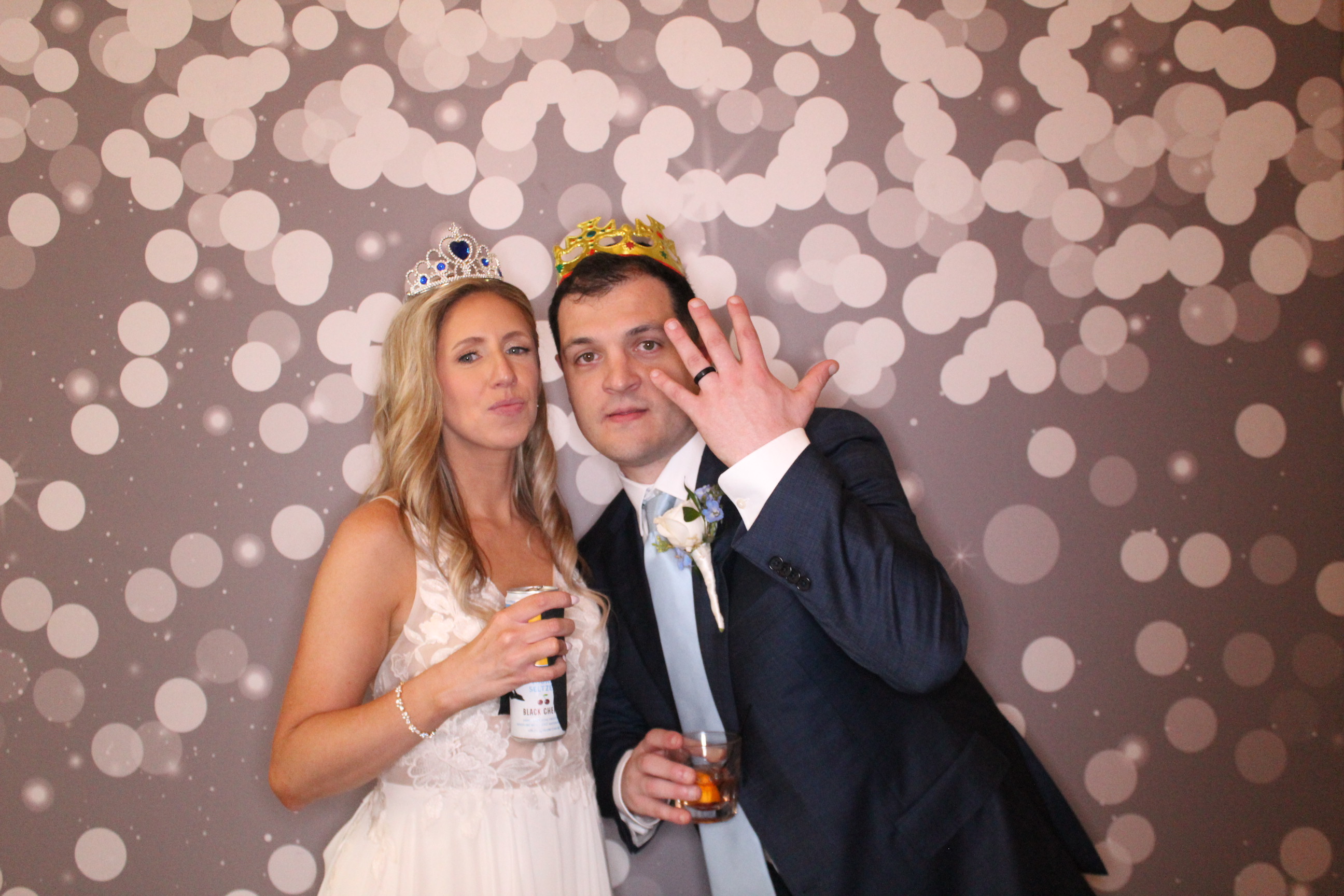 Laura & Zach Reception | View more photos from the event at gallery.photoboothcincy.com/u/PhotoBoothCincy/Laura-Zach-Reception