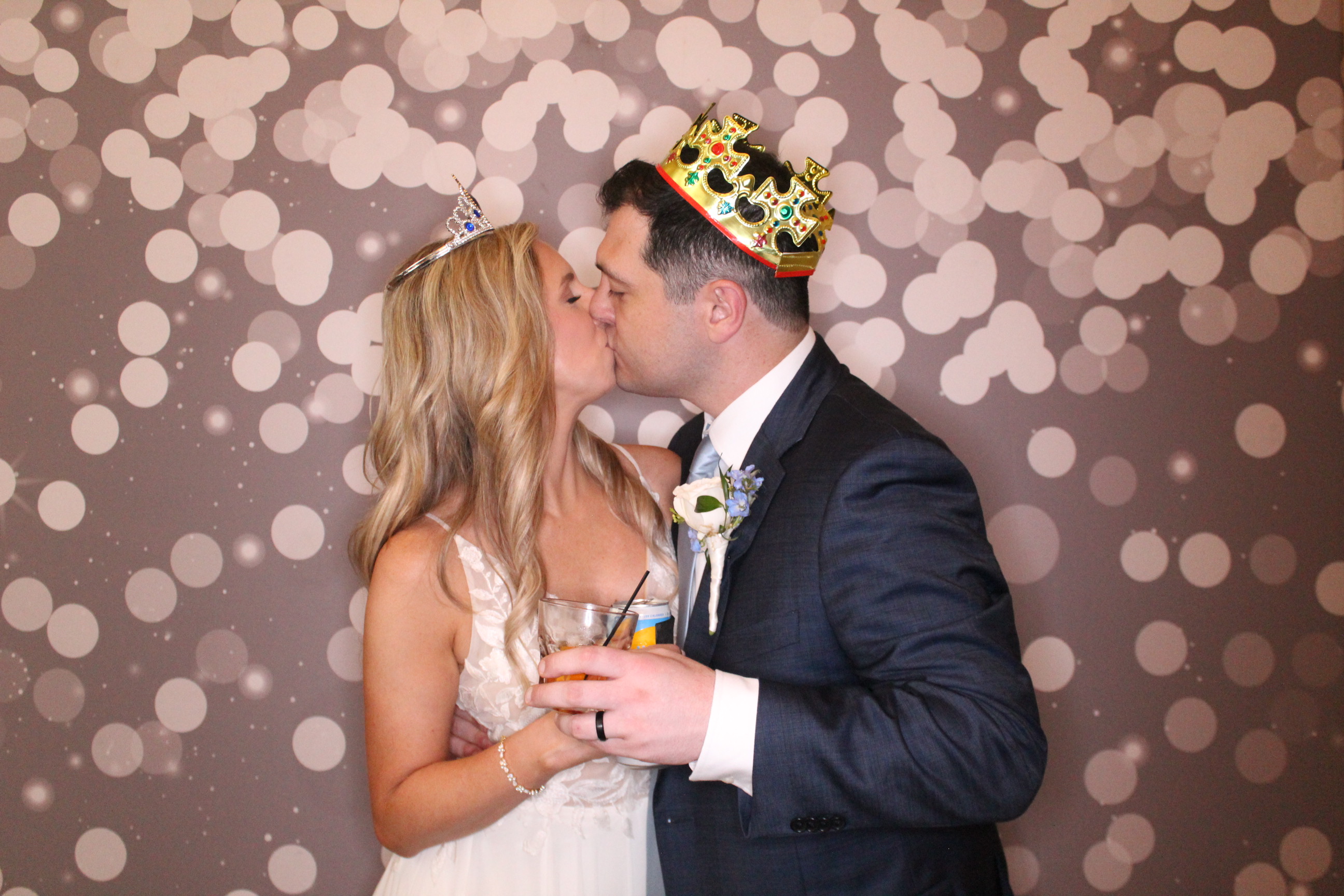 Laura & Zach Reception | View more photos from the event at gallery.photoboothcincy.com/u/PhotoBoothCincy/Laura-Zach-Reception