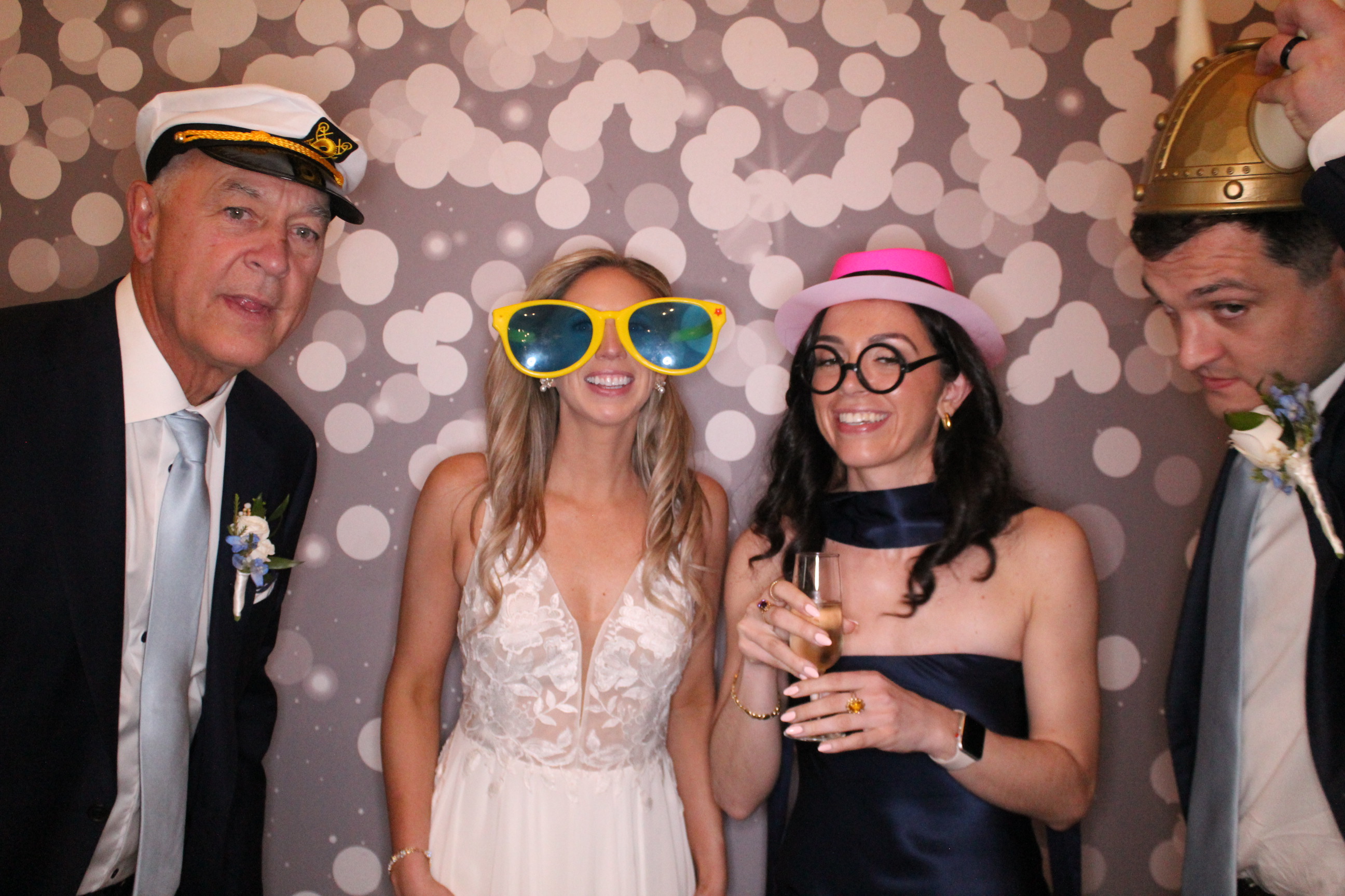 Laura & Zach Reception | View more photos from the event at gallery.photoboothcincy.com/u/PhotoBoothCincy/Laura-Zach-Reception