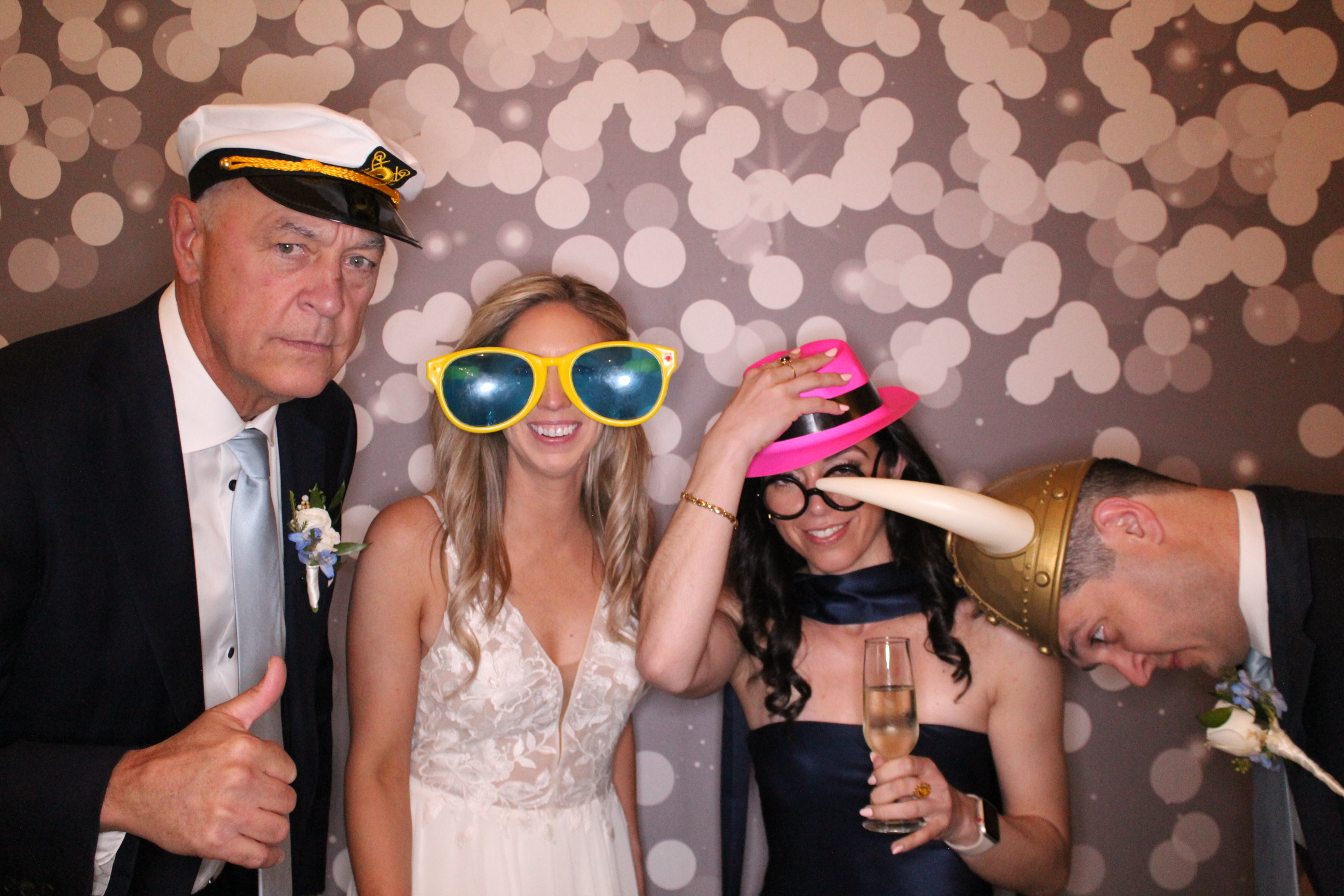Laura & Zach Reception | View more photos from the event at gallery.photoboothcincy.com/u/PhotoBoothCincy/Laura-Zach-Reception