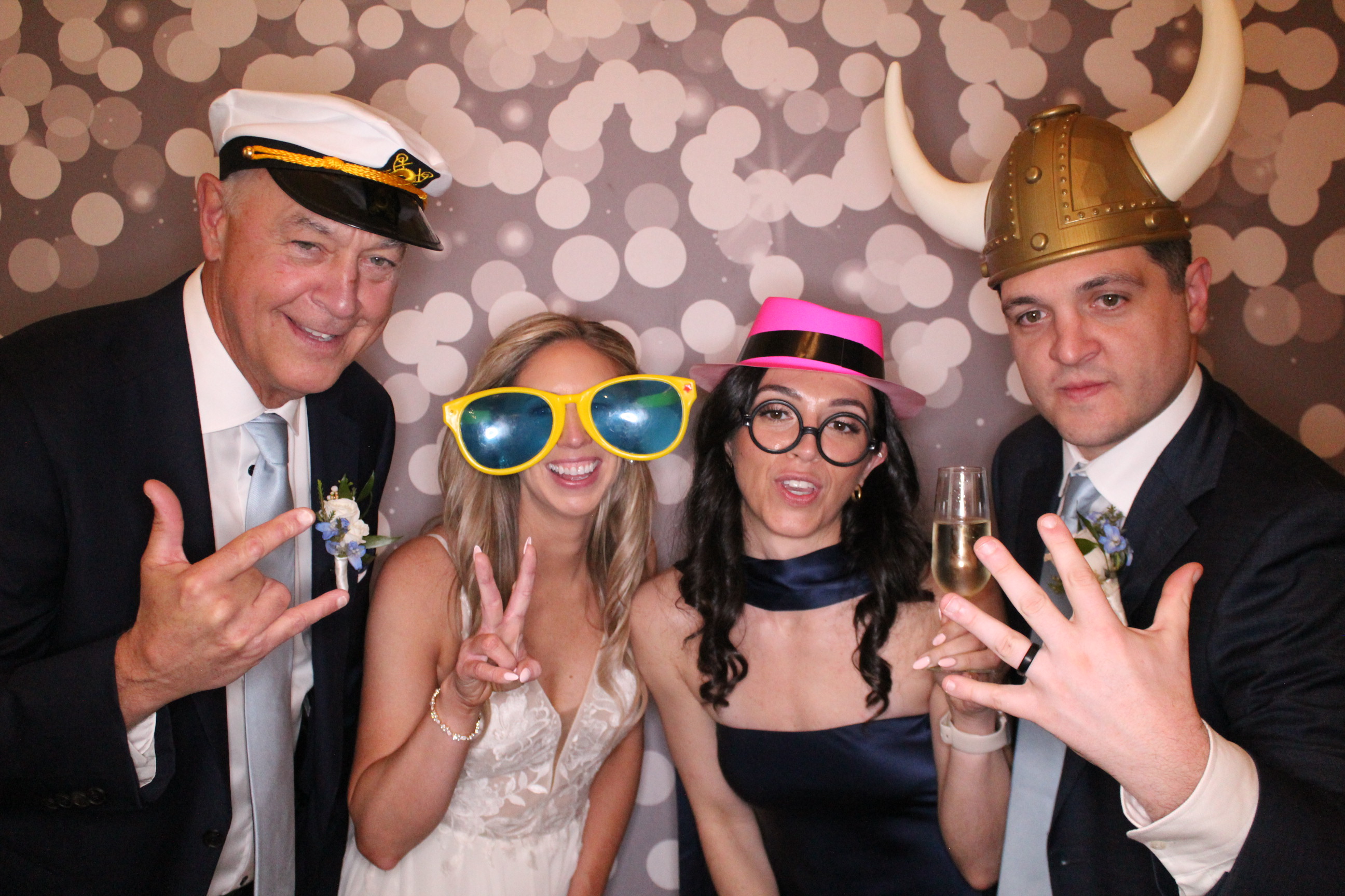 Laura & Zach Reception | View more photos from the event at gallery.photoboothcincy.com/u/PhotoBoothCincy/Laura-Zach-Reception