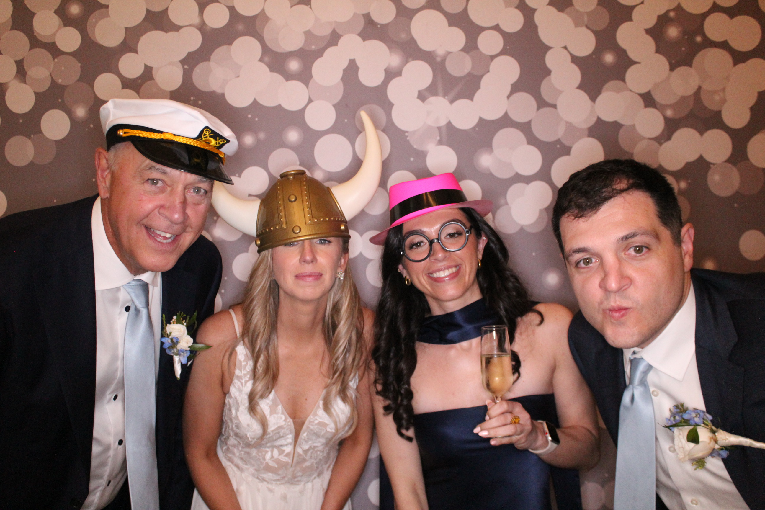 Laura & Zach Reception | View more photos from the event at gallery.photoboothcincy.com/u/PhotoBoothCincy/Laura-Zach-Reception