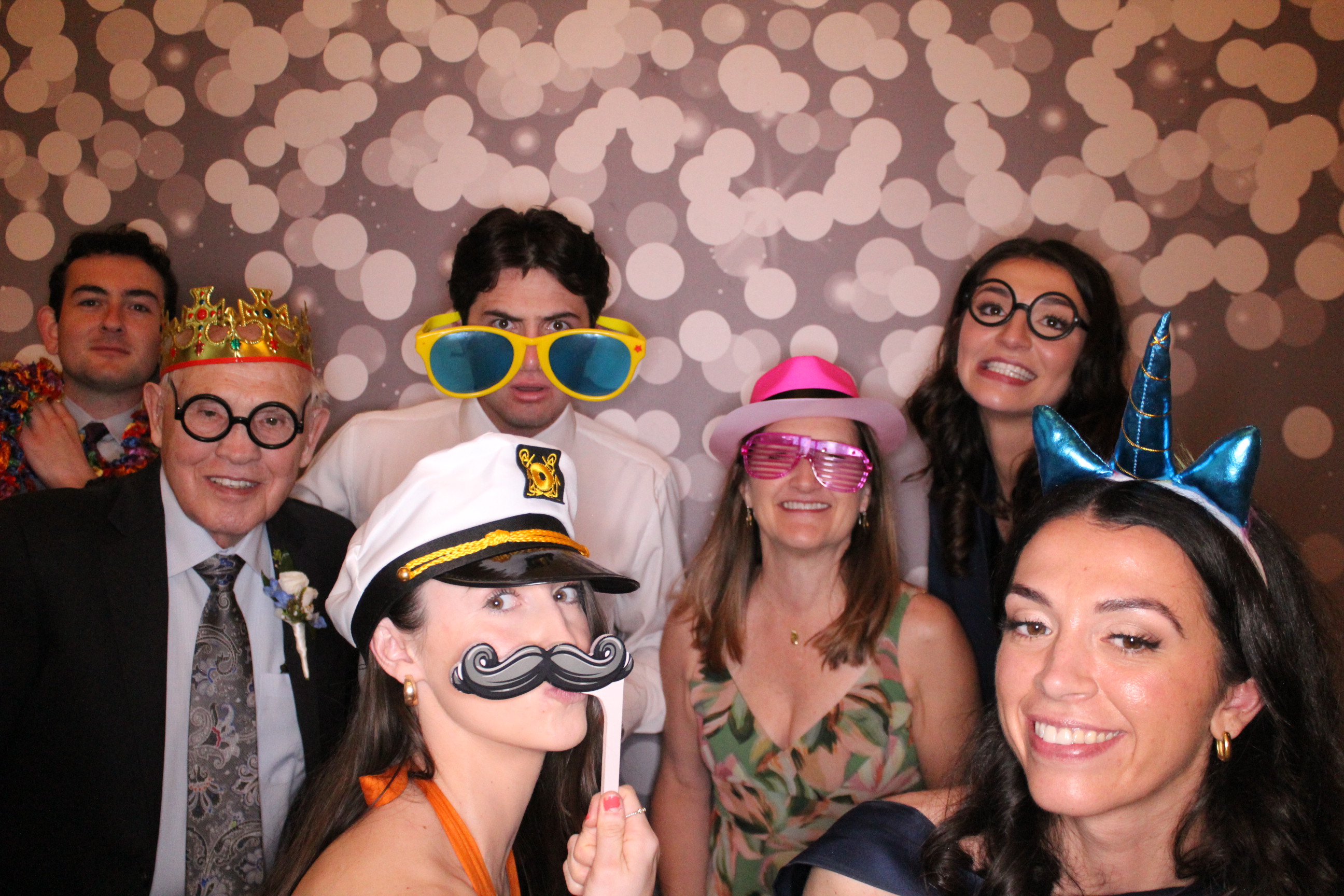 Laura & Zach Reception | View more photos from the event at gallery.photoboothcincy.com/u/PhotoBoothCincy/Laura-Zach-Reception