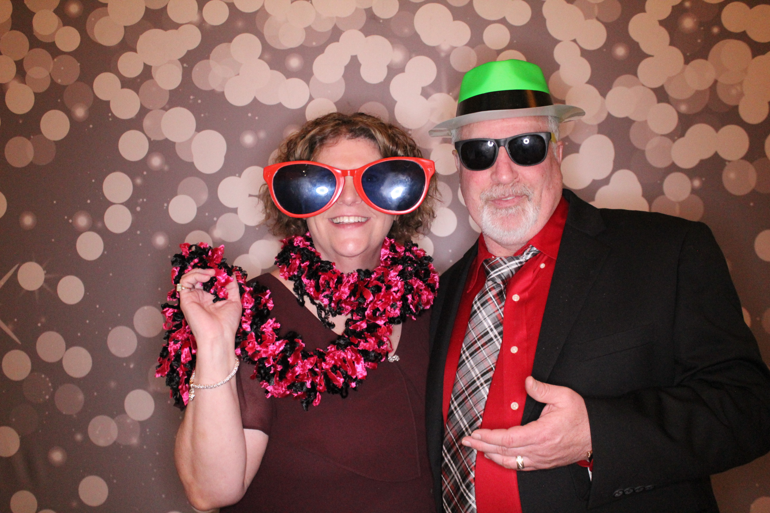 Laura & Zach Reception | View more photos from the event at gallery.photoboothcincy.com/u/PhotoBoothCincy/Laura-Zach-Reception