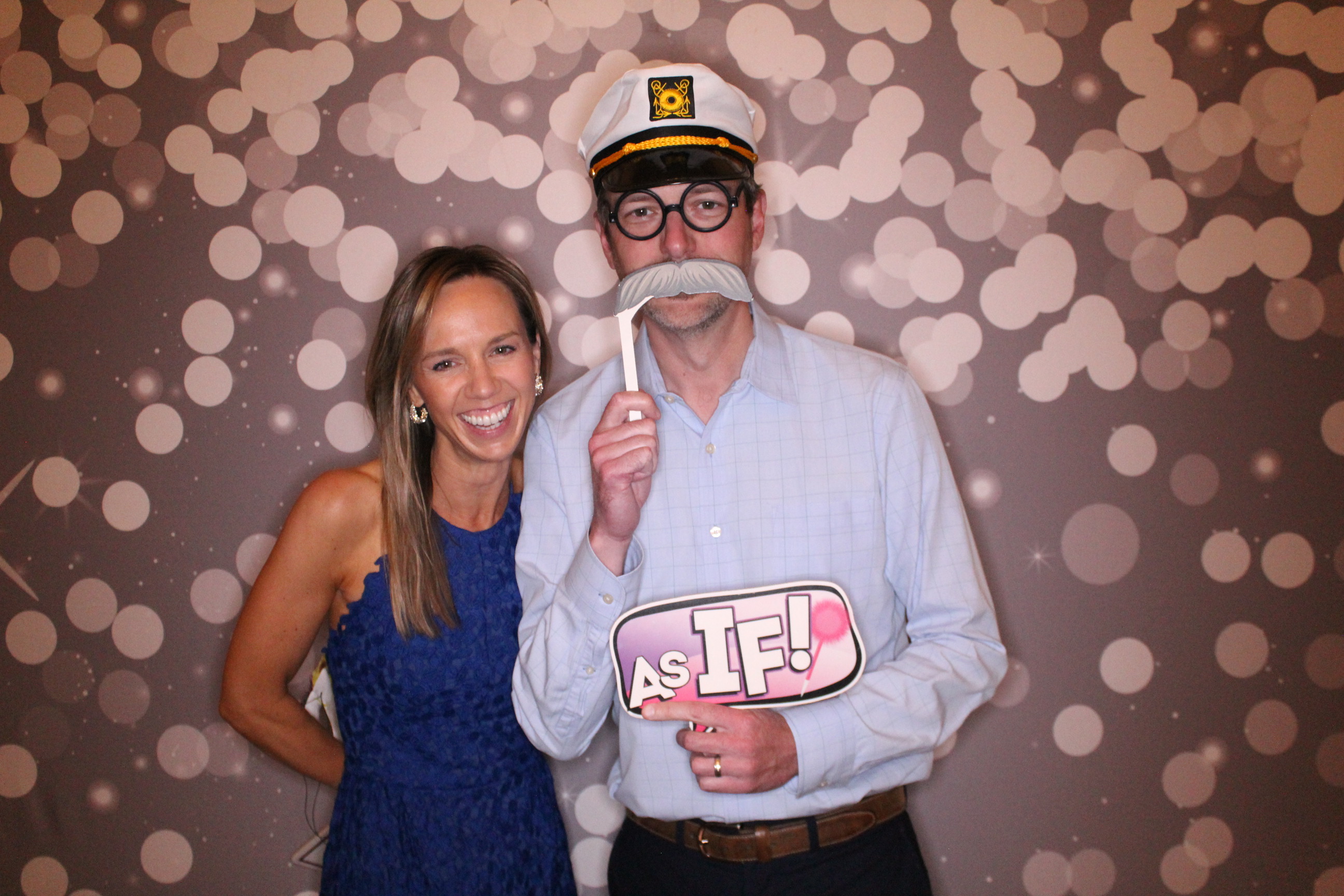 Laura & Zach Reception | View more photos from the event at gallery.photoboothcincy.com/u/PhotoBoothCincy/Laura-Zach-Reception