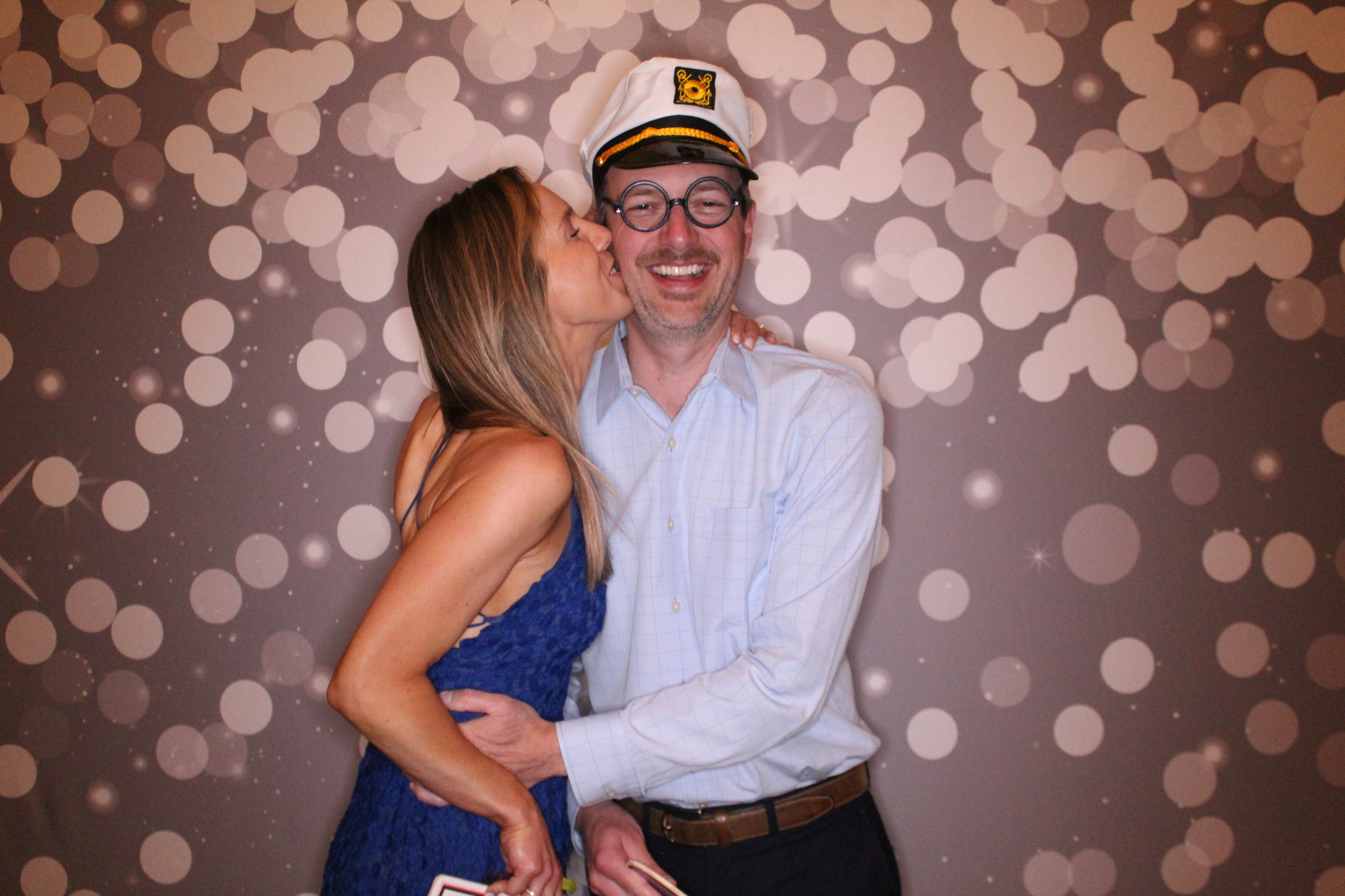 Laura & Zach Reception | View more photos from the event at gallery.photoboothcincy.com/u/PhotoBoothCincy/Laura-Zach-Reception