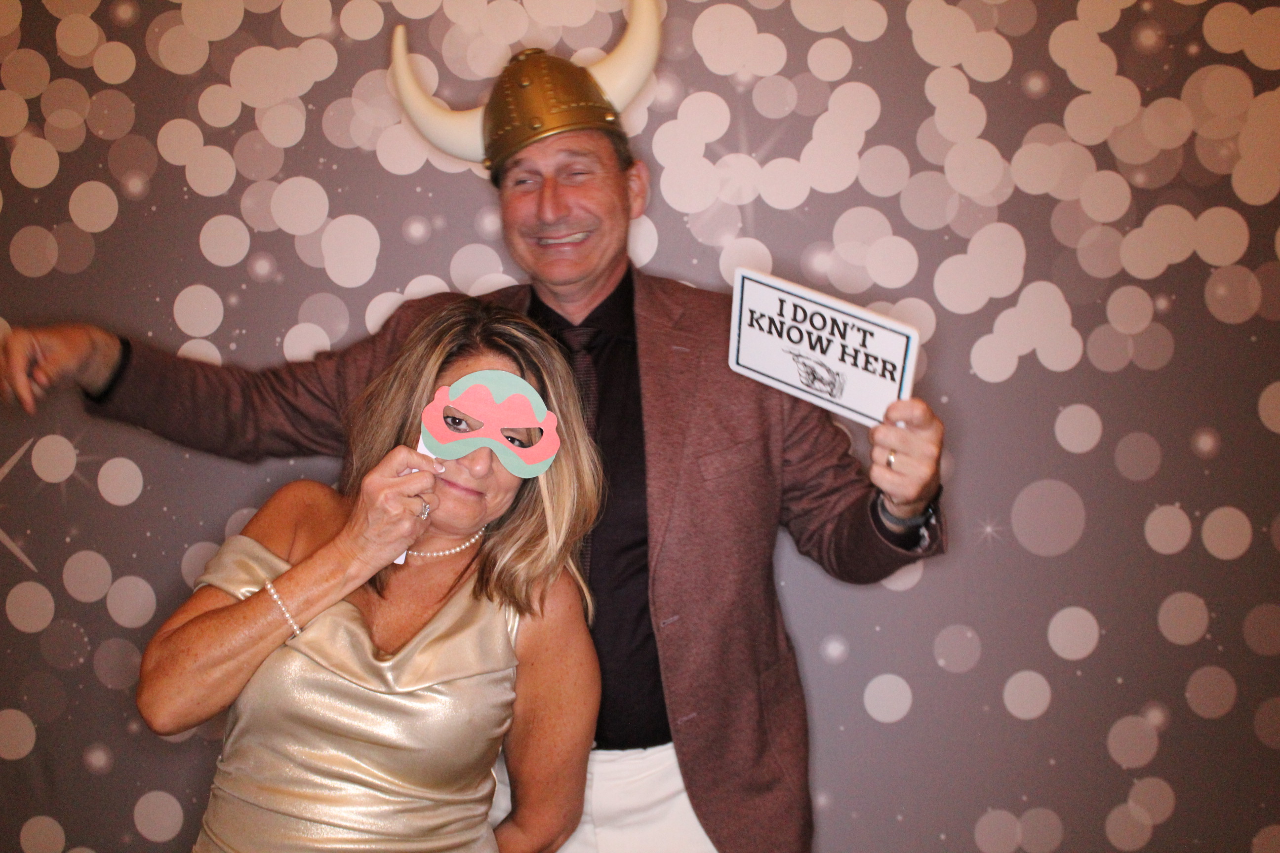 Laura & Zach Reception | View more photos from the event at gallery.photoboothcincy.com/u/PhotoBoothCincy/Laura-Zach-Reception