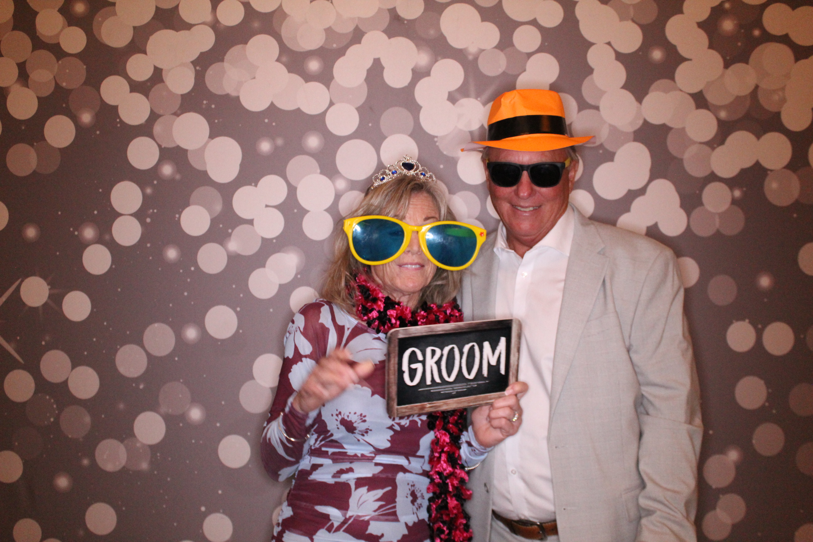 Laura & Zach Reception | View more photos from the event at gallery.photoboothcincy.com/u/PhotoBoothCincy/Laura-Zach-Reception