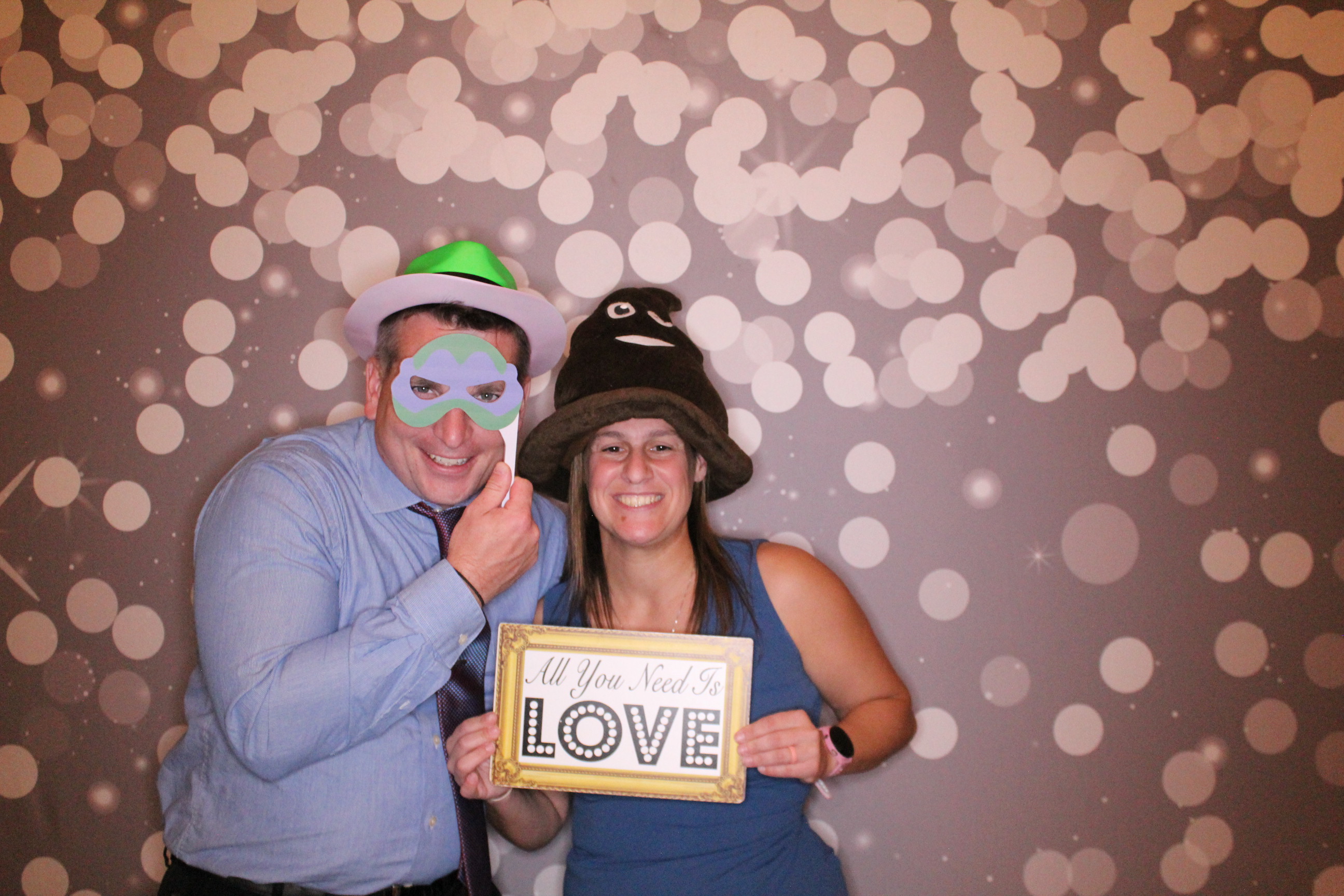 Laura & Zach Reception | View more photos from the event at gallery.photoboothcincy.com/u/PhotoBoothCincy/Laura-Zach-Reception