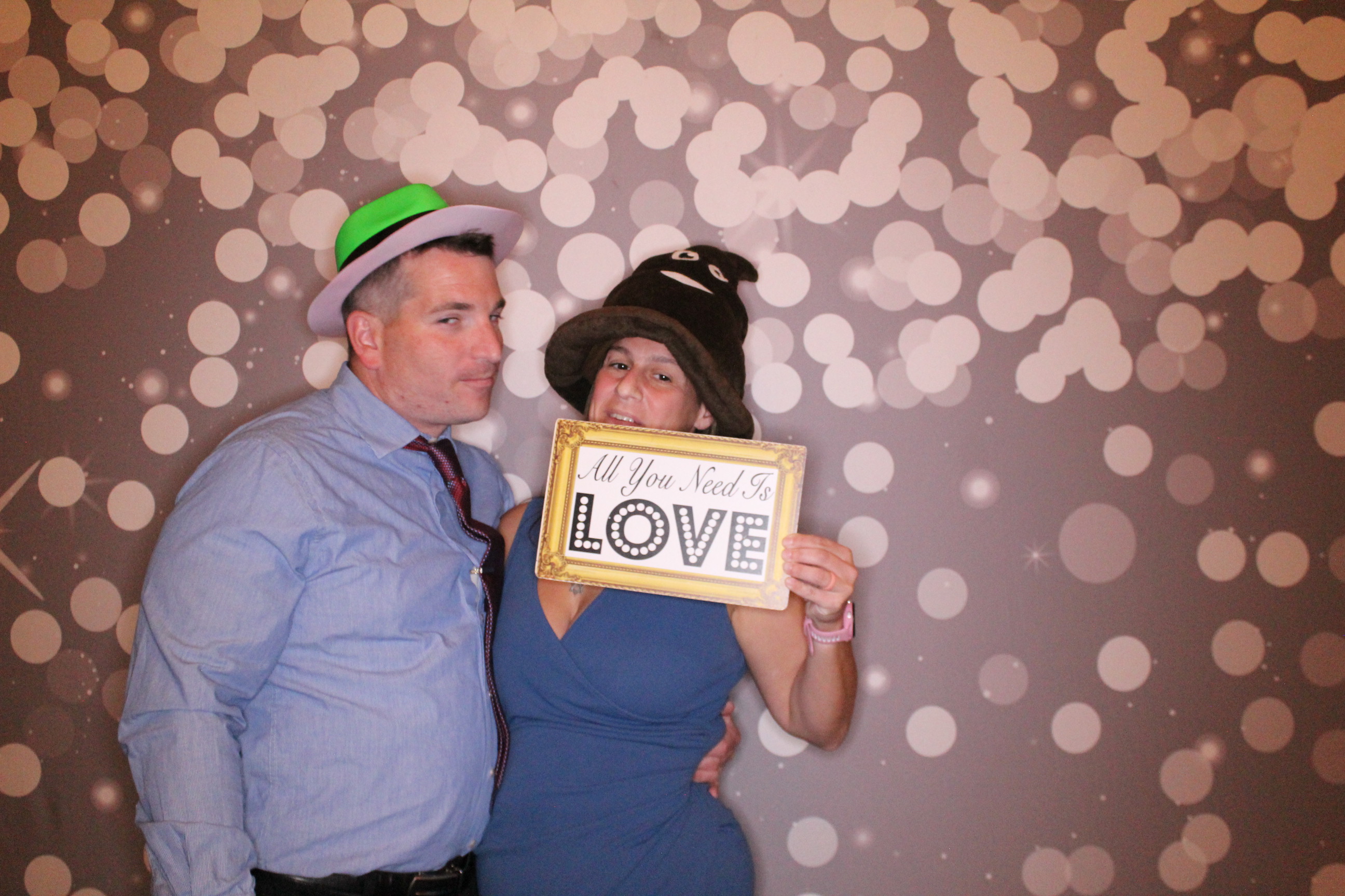 Laura & Zach Reception | View more photos from the event at gallery.photoboothcincy.com/u/PhotoBoothCincy/Laura-Zach-Reception