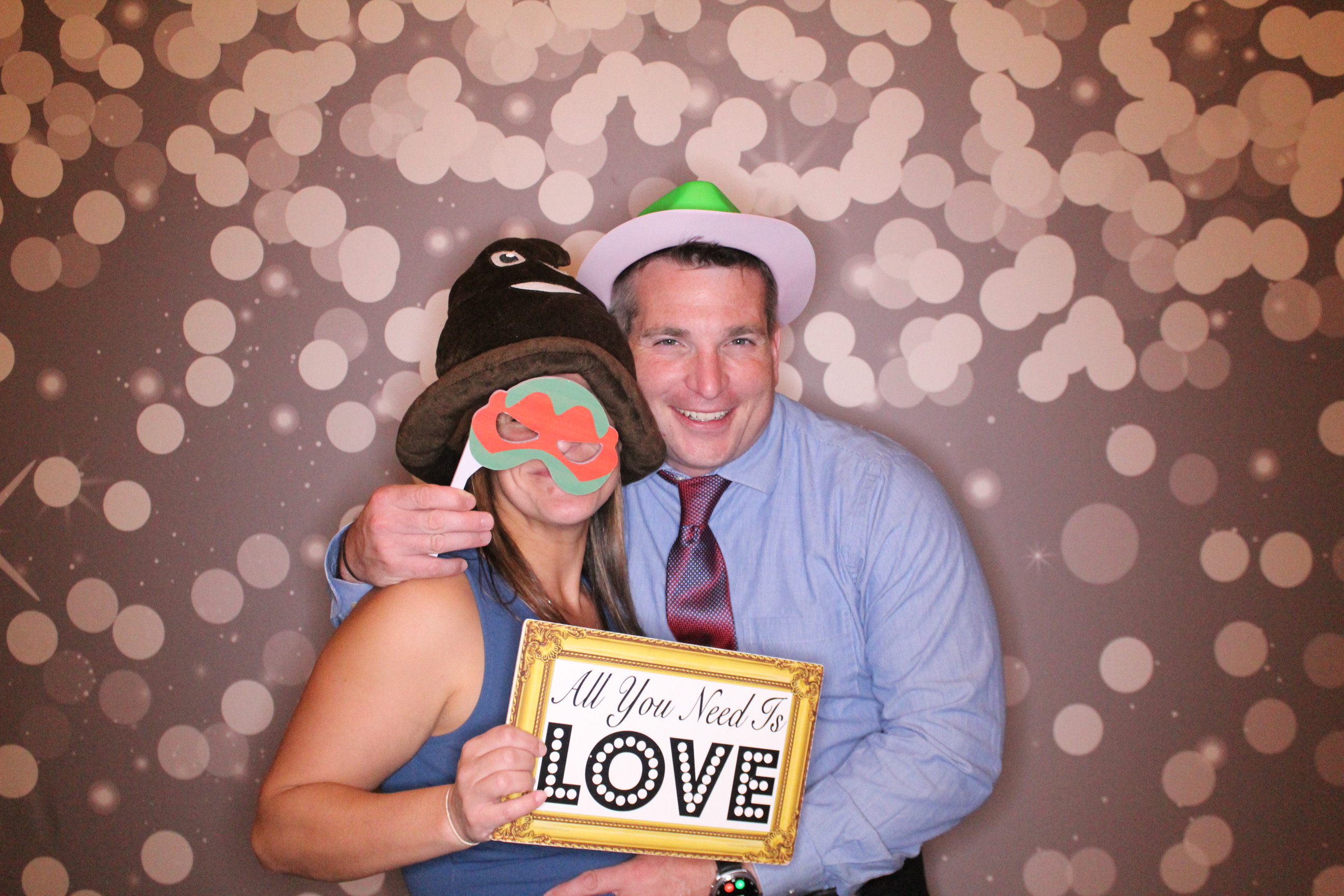 Laura & Zach Reception | View more photos from the event at gallery.photoboothcincy.com/u/PhotoBoothCincy/Laura-Zach-Reception