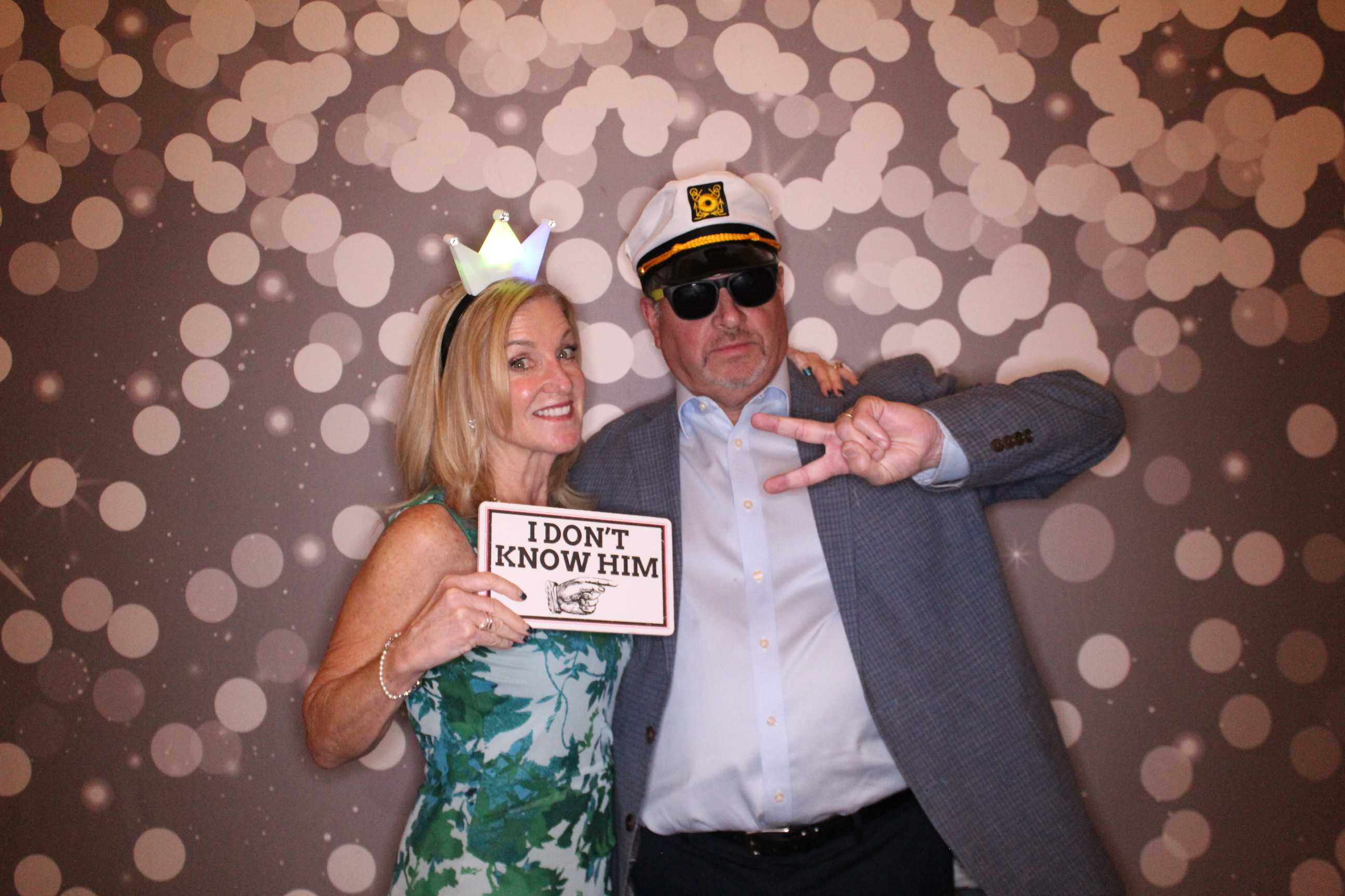 Laura & Zach Reception | View more photos from the event at gallery.photoboothcincy.com/u/PhotoBoothCincy/Laura-Zach-Reception