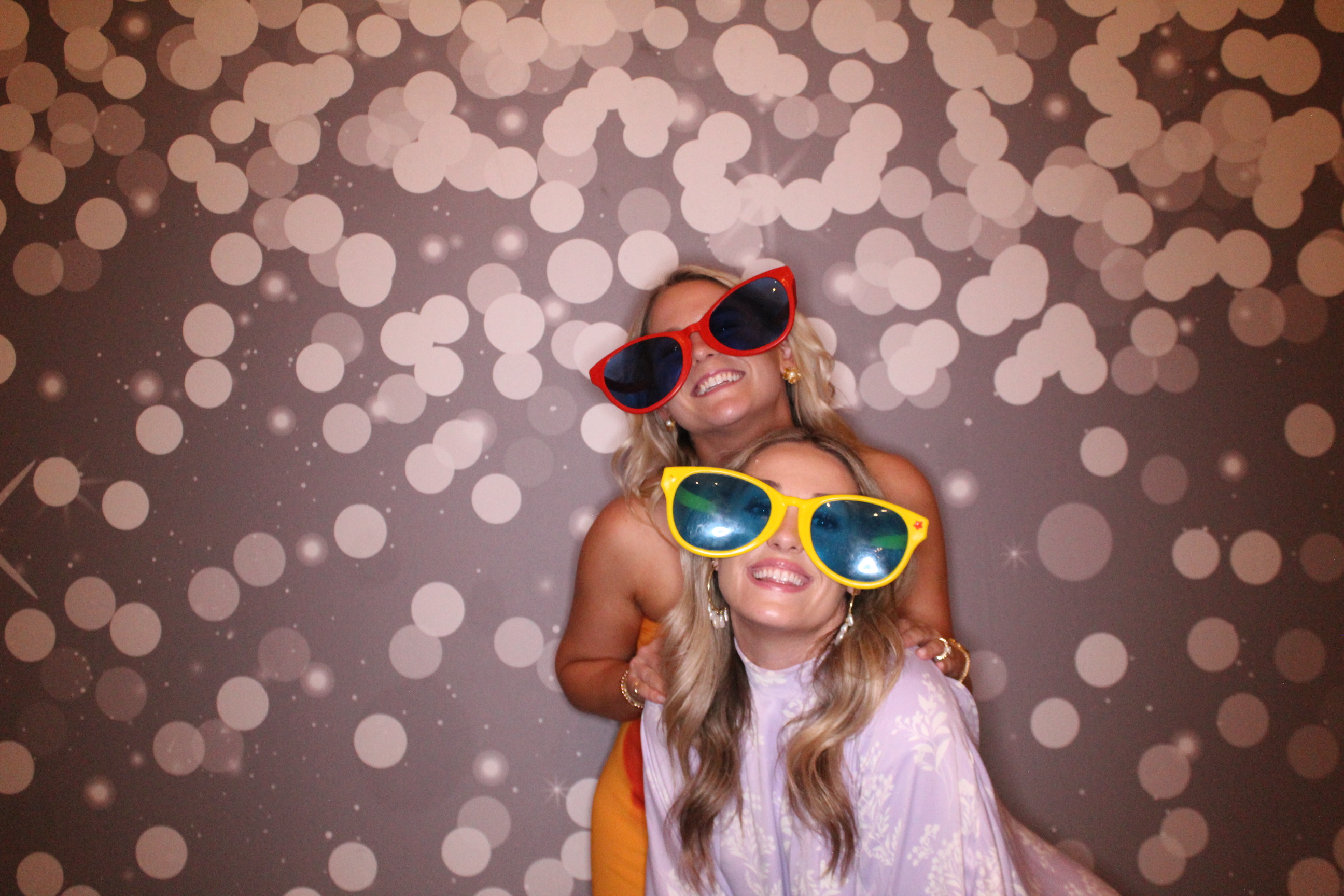 Laura & Zach Reception | View more photos from the event at gallery.photoboothcincy.com/u/PhotoBoothCincy/Laura-Zach-Reception