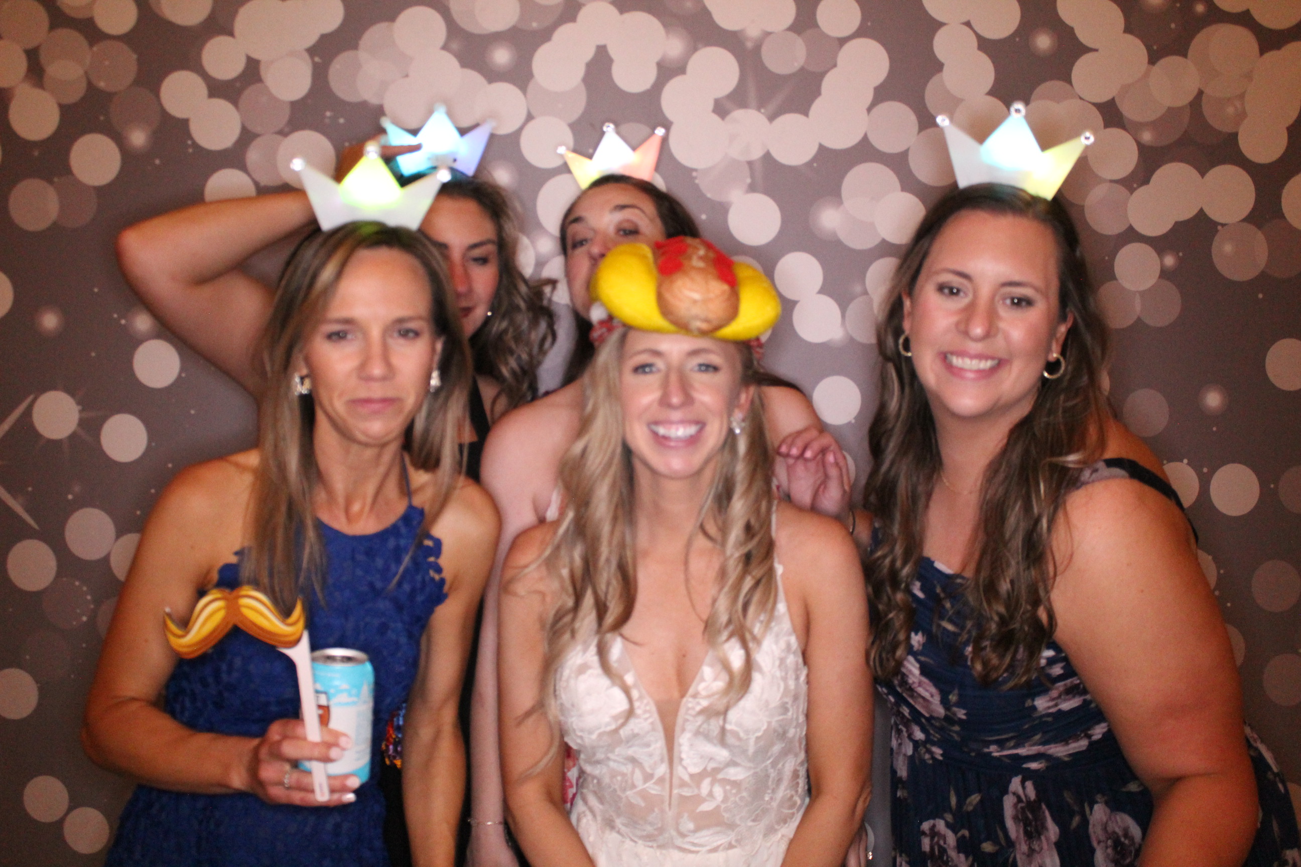 Laura & Zach Reception | View more photos from the event at gallery.photoboothcincy.com/u/PhotoBoothCincy/Laura-Zach-Reception