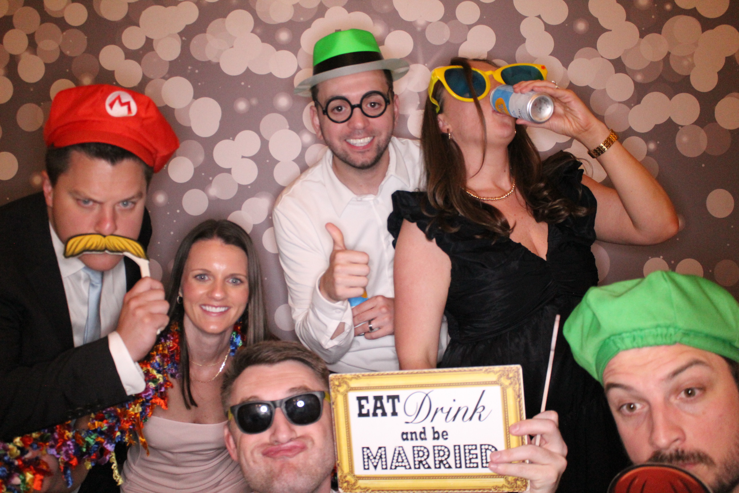 Laura & Zach Reception | View more photos from the event at gallery.photoboothcincy.com/u/PhotoBoothCincy/Laura-Zach-Reception