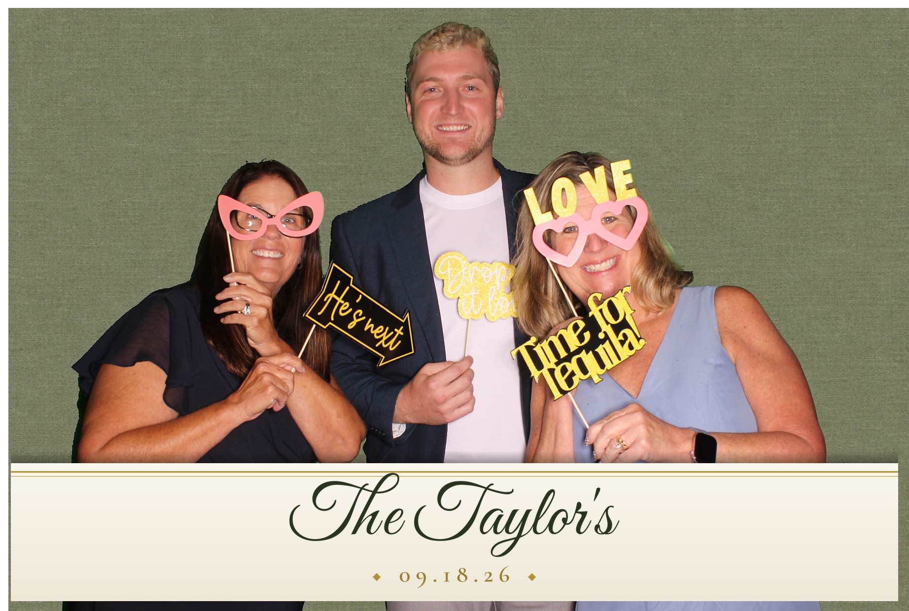 Lauren & Logan | View more photos from the event at gallery.photoboothcincy.com/u/PhotoBoothCincy/Lauren-Logan
