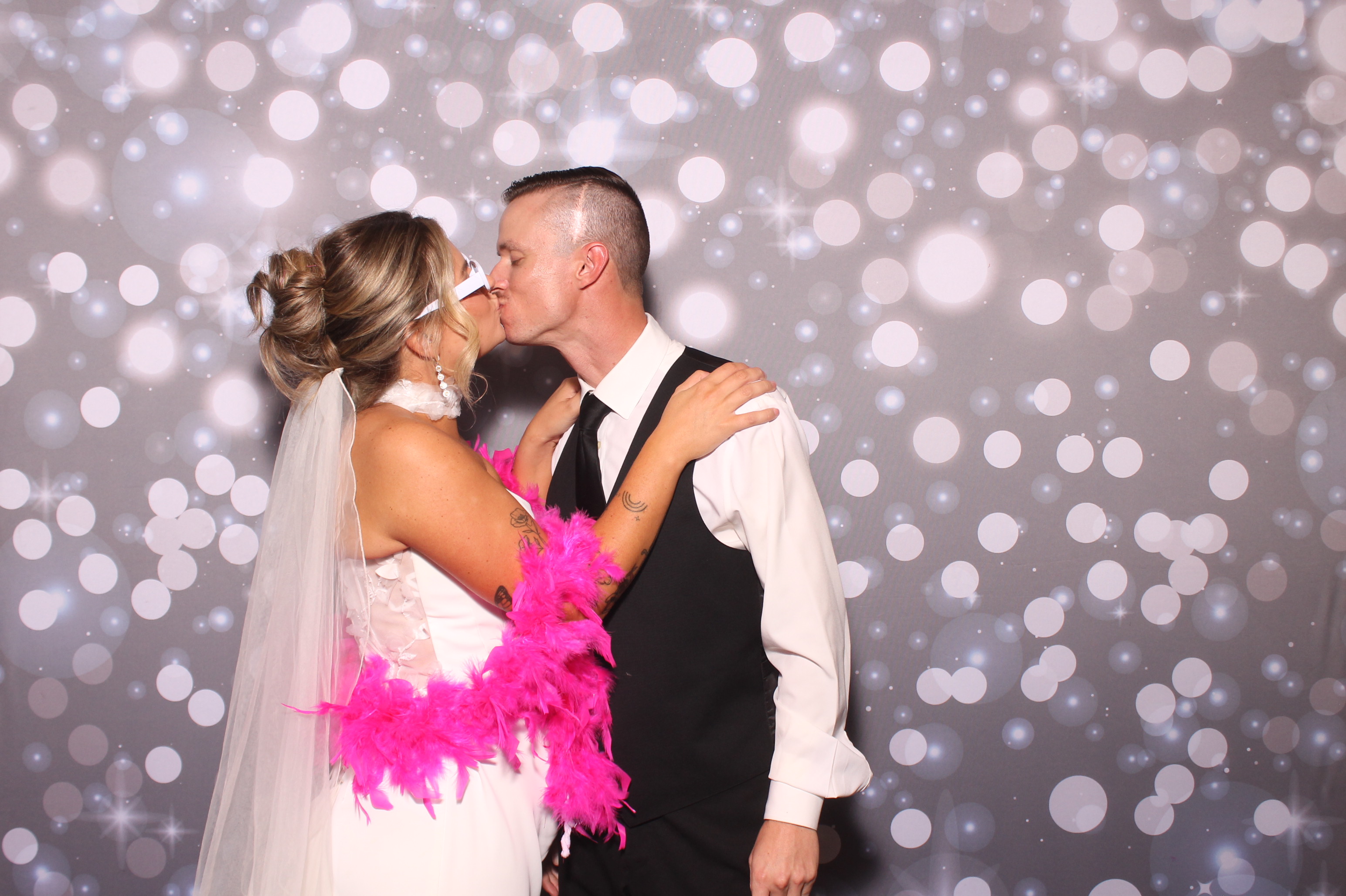Lily & Jordan Wedding | View more photos from the event at gallery.photoboothcincy.com/u/PhotoBoothCincy/Lily-Jordan-Wedding