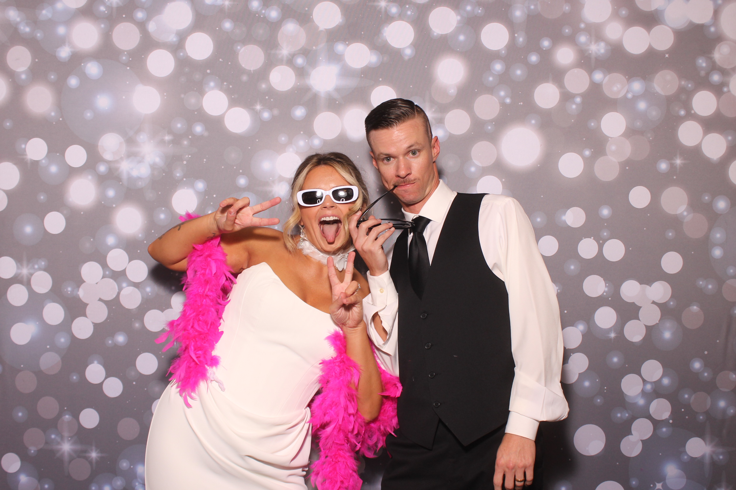 Lily & Jordan Wedding | View more photos from the event at gallery.photoboothcincy.com/u/PhotoBoothCincy/Lily-Jordan-Wedding