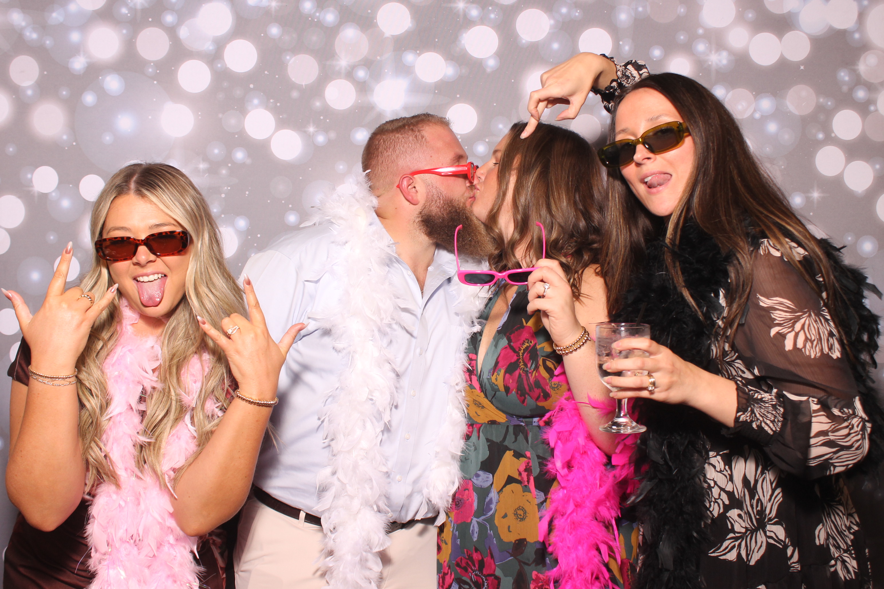 Lily & Jordan Wedding | View more photos from the event at gallery.photoboothcincy.com/u/PhotoBoothCincy/Lily-Jordan-Wedding