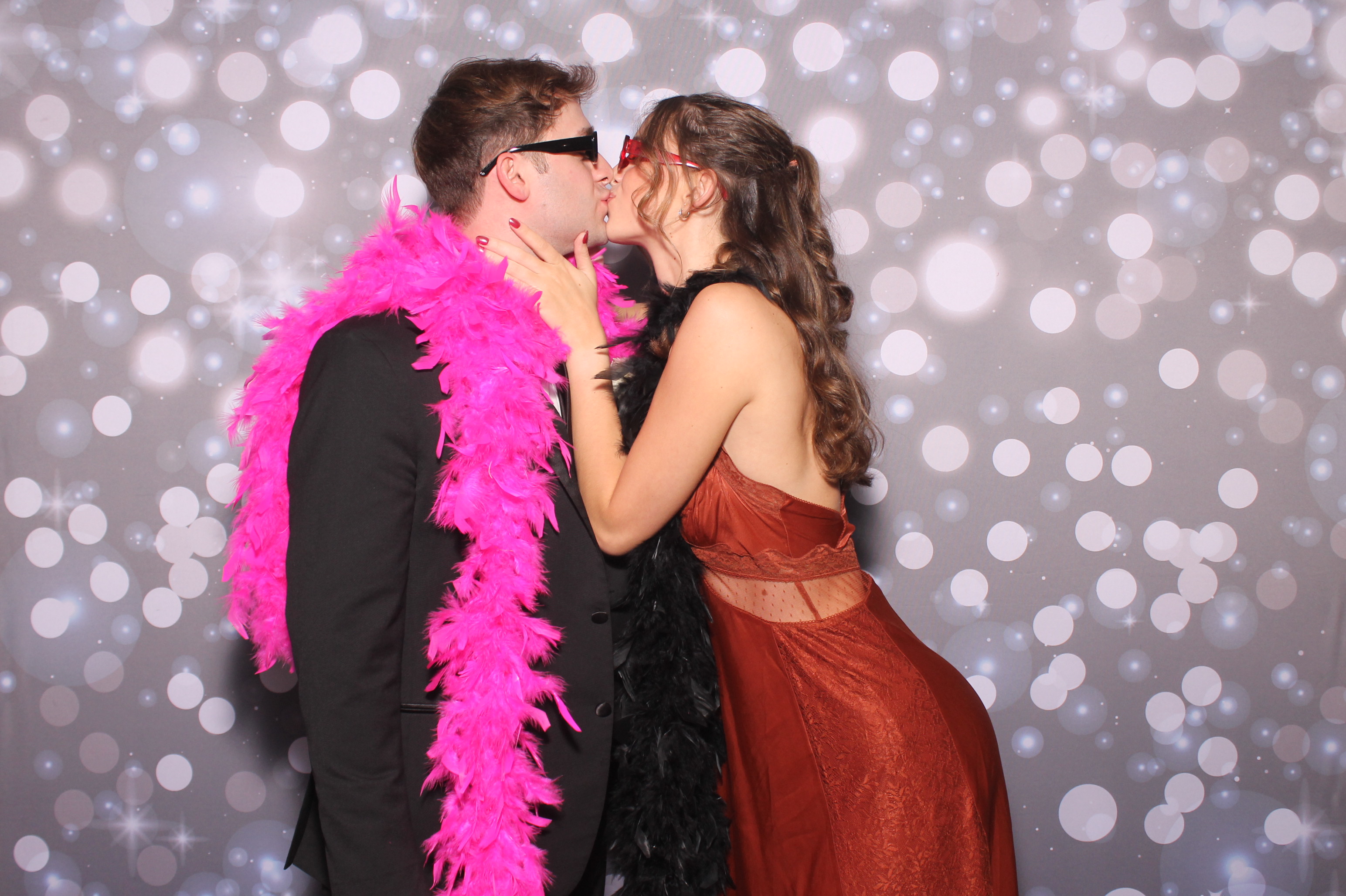 Lily & Jordan Wedding | View more photos from the event at gallery.photoboothcincy.com/u/PhotoBoothCincy/Lily-Jordan-Wedding