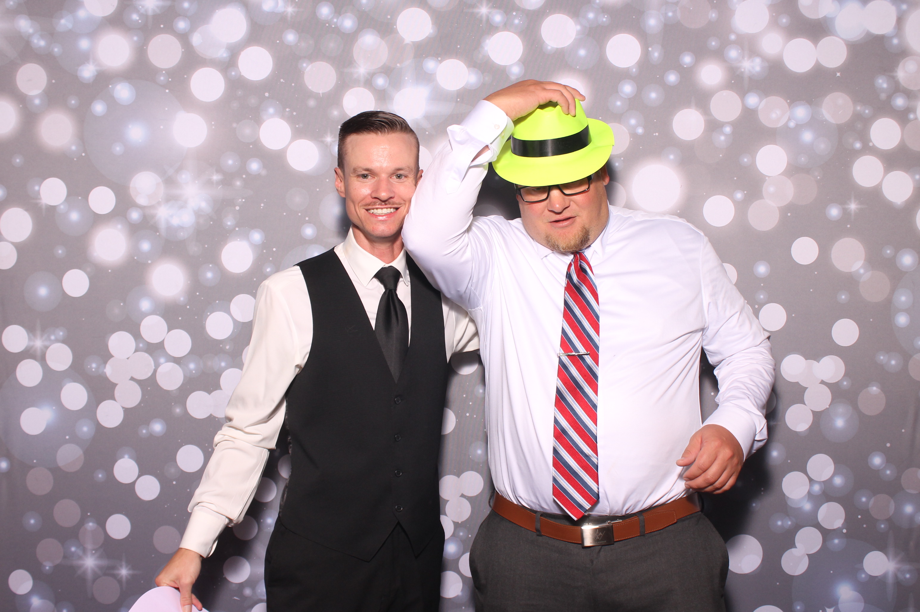 Lily & Jordan Wedding | View more photos from the event at gallery.photoboothcincy.com/u/PhotoBoothCincy/Lily-Jordan-Wedding