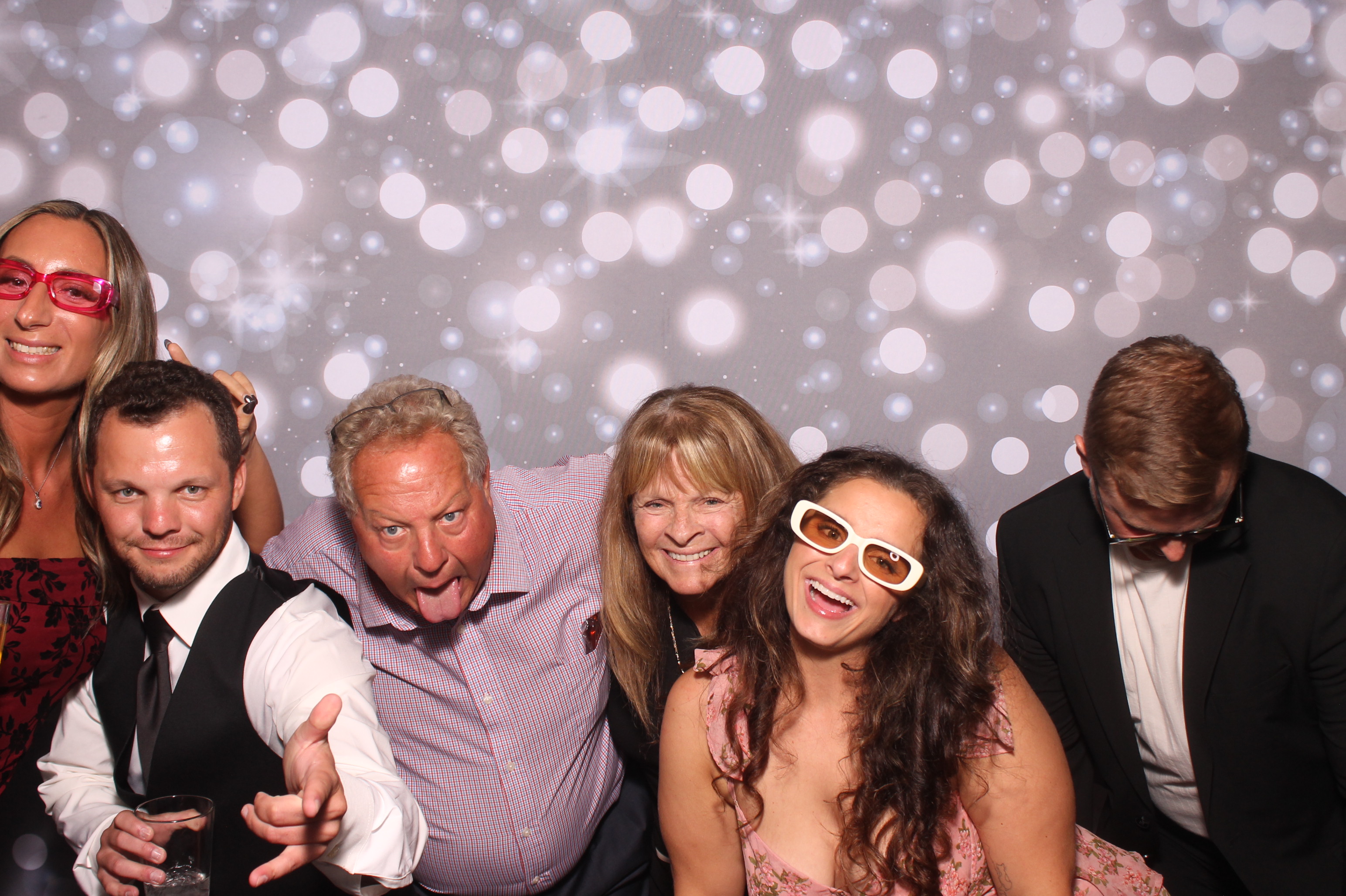 Lily & Jordan Wedding | View more photos from the event at gallery.photoboothcincy.com/u/PhotoBoothCincy/Lily-Jordan-Wedding