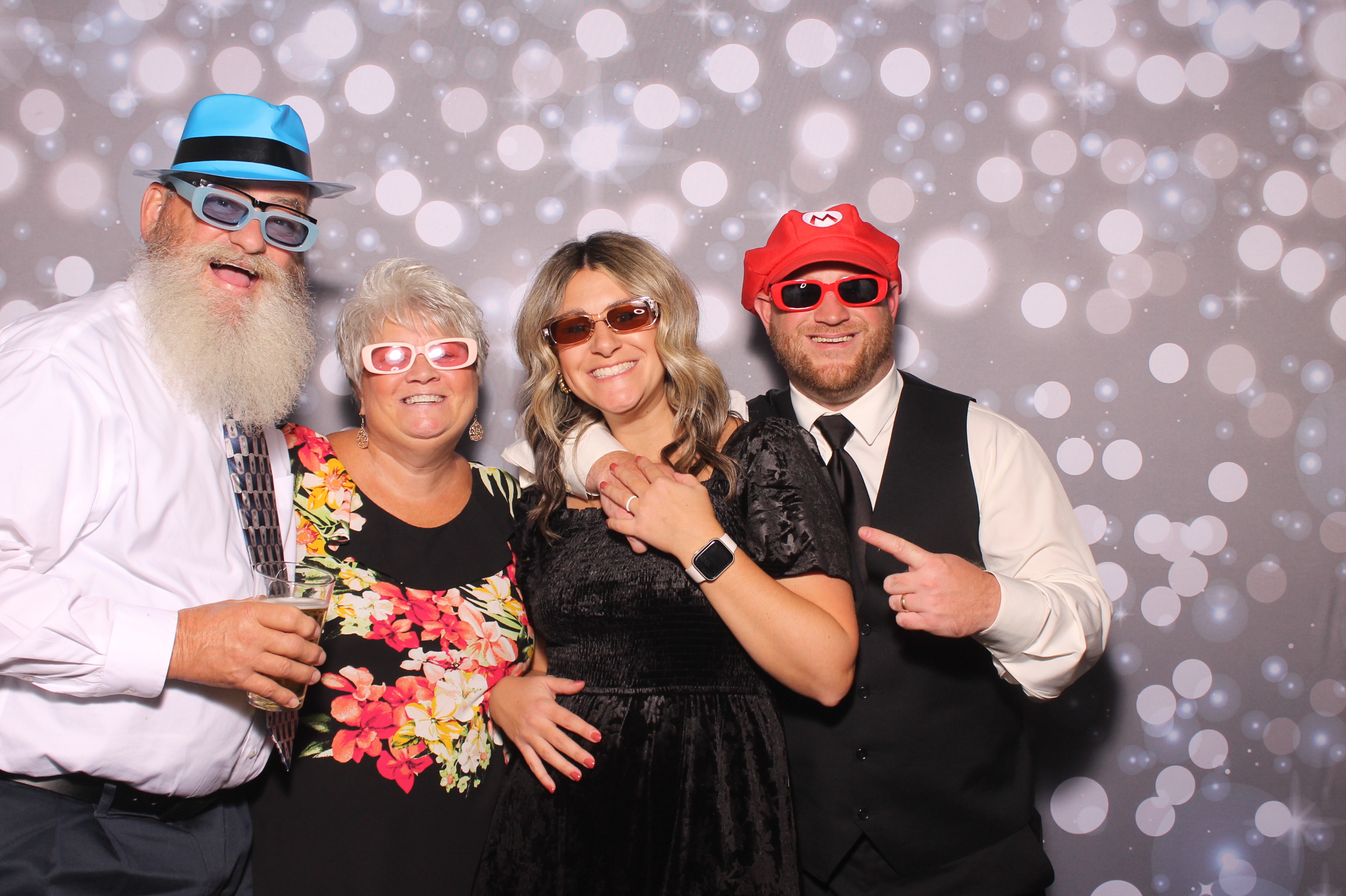 Lily & Jordan Wedding | View more photos from the event at gallery.photoboothcincy.com/u/PhotoBoothCincy/Lily-Jordan-Wedding