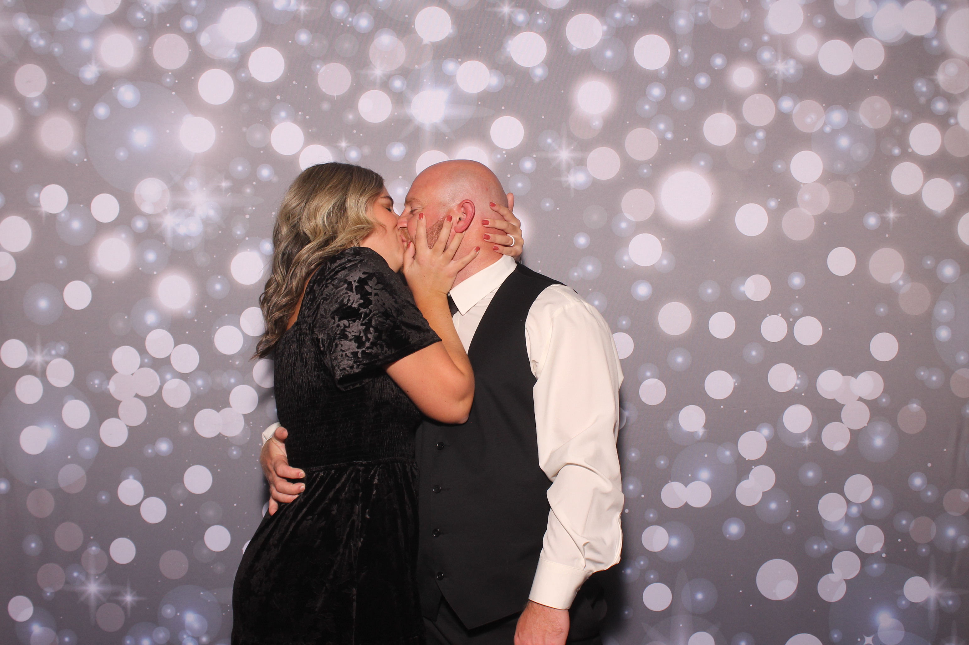 Lily & Jordan Wedding | View more photos from the event at gallery.photoboothcincy.com/u/PhotoBoothCincy/Lily-Jordan-Wedding