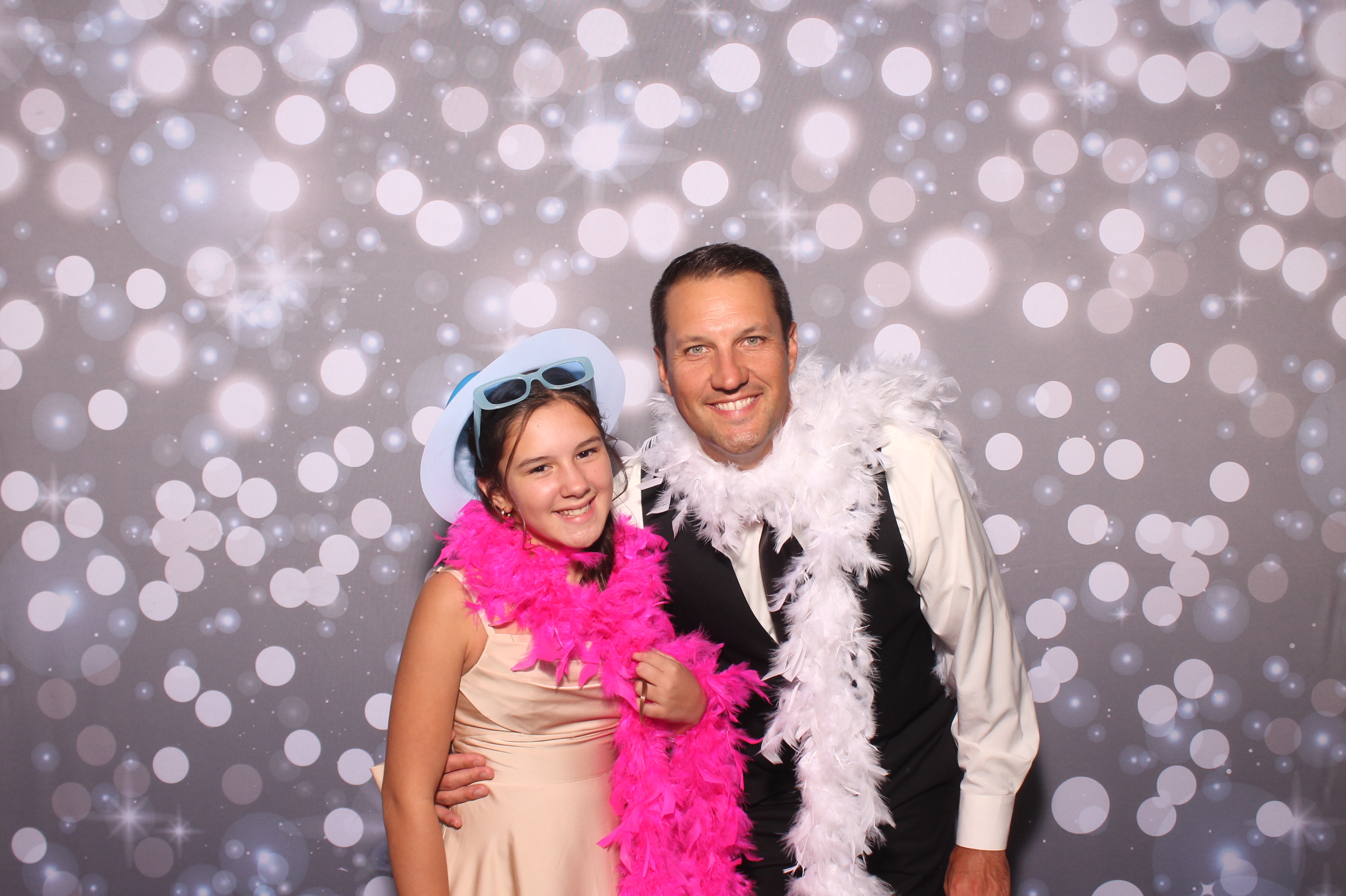 Lily & Jordan Wedding | View more photos from the event at gallery.photoboothcincy.com/u/PhotoBoothCincy/Lily-Jordan-Wedding