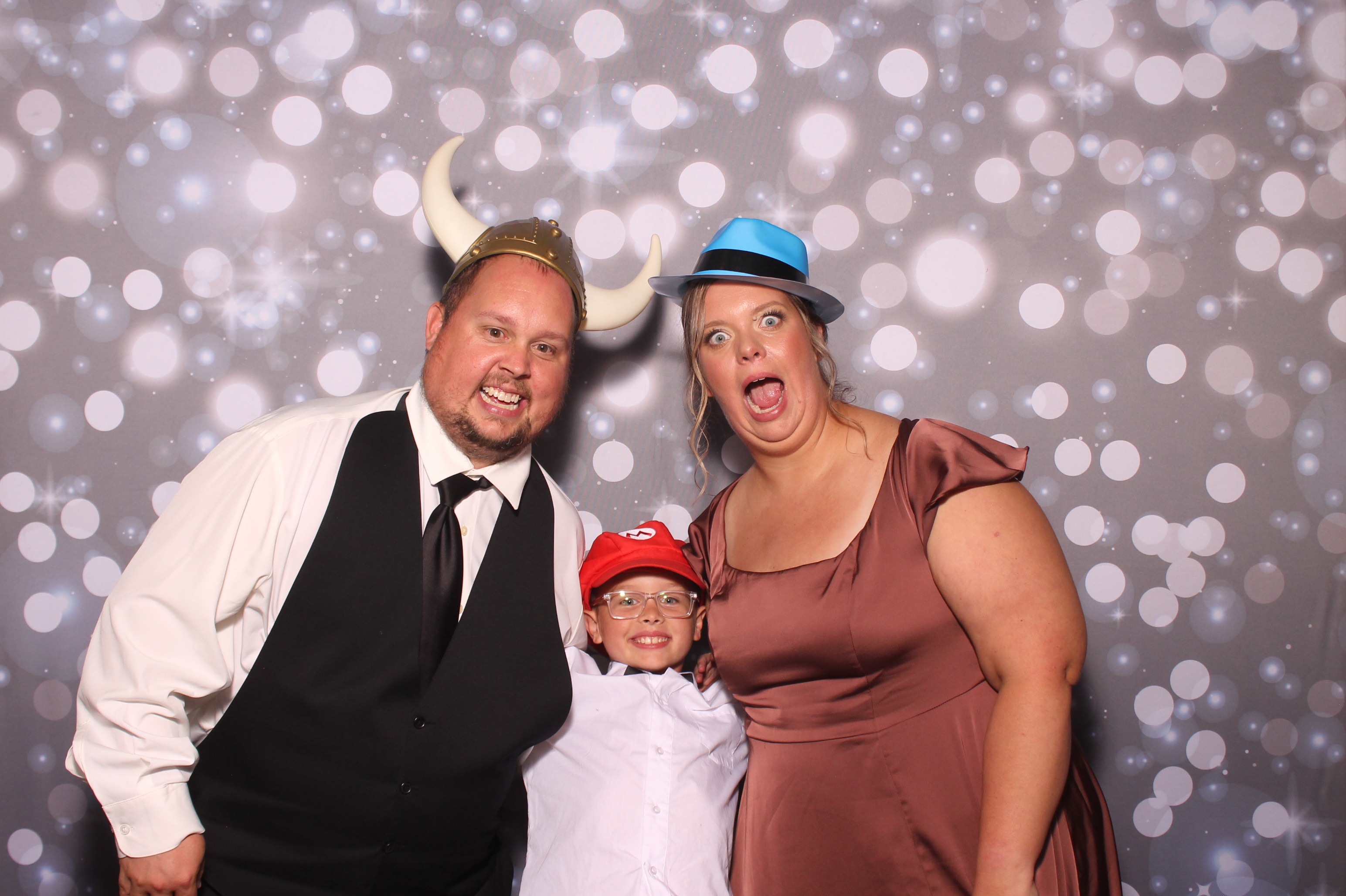 Lily & Jordan Wedding | View more photos from the event at gallery.photoboothcincy.com/u/PhotoBoothCincy/Lily-Jordan-Wedding