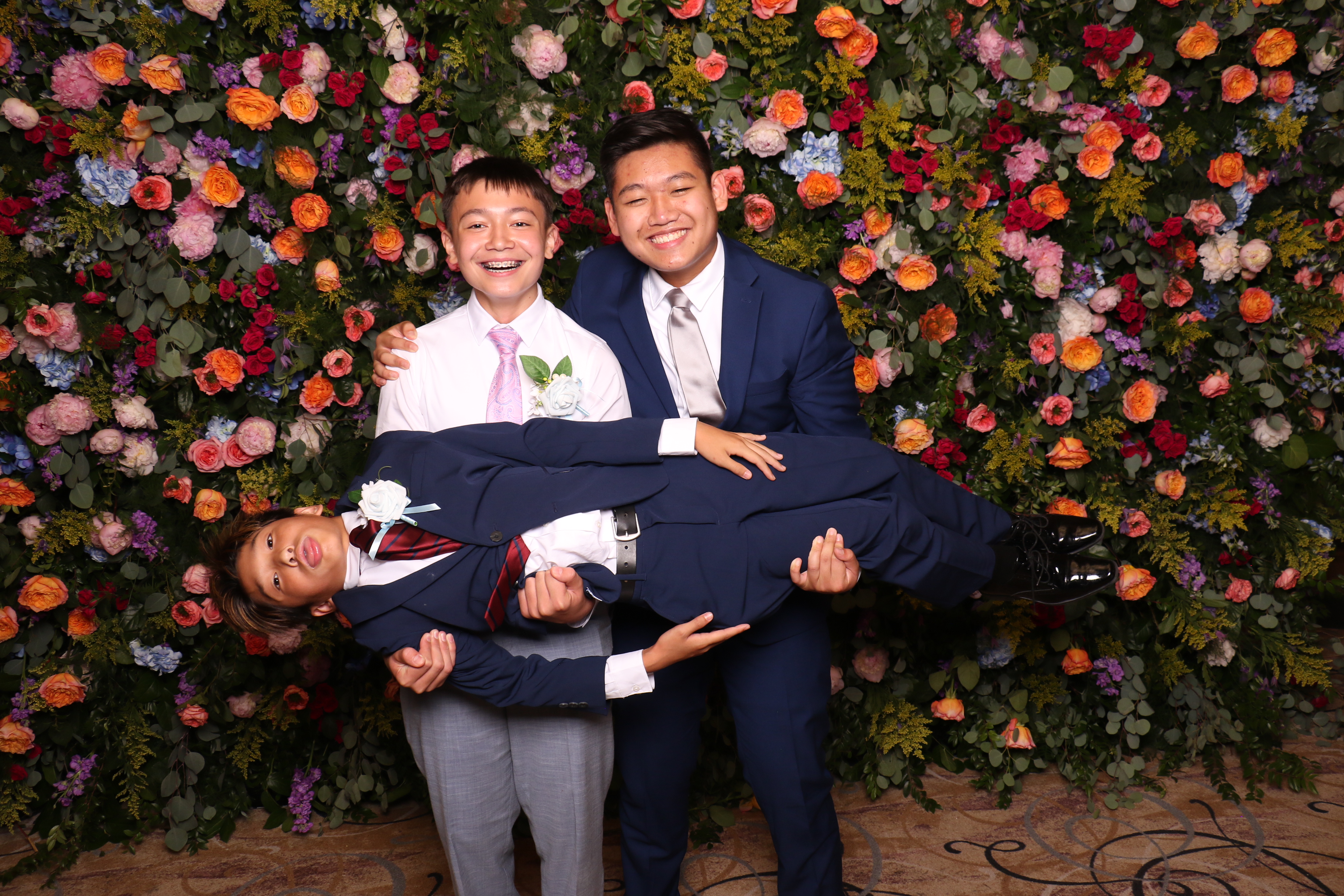 Linda & Tuan | View more photos from the event at gallery.photoboothcincy.com/u/PhotoBoothCincy/Linda-Tuan