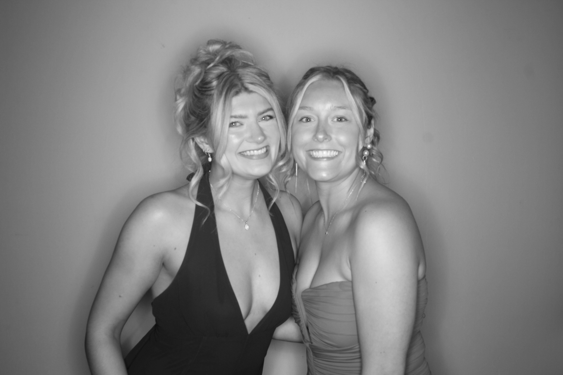 Linds Reception | View more photos from the event at gallery.photoboothcincy.com/u/PhotoBoothCincy/Linds-Reception