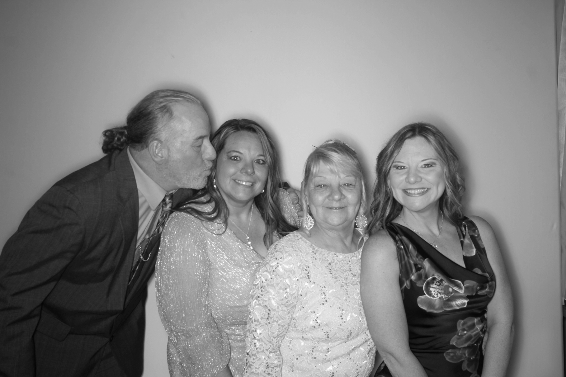 Linds Reception | View more photos from the event at gallery.photoboothcincy.com/u/PhotoBoothCincy/Linds-Reception
