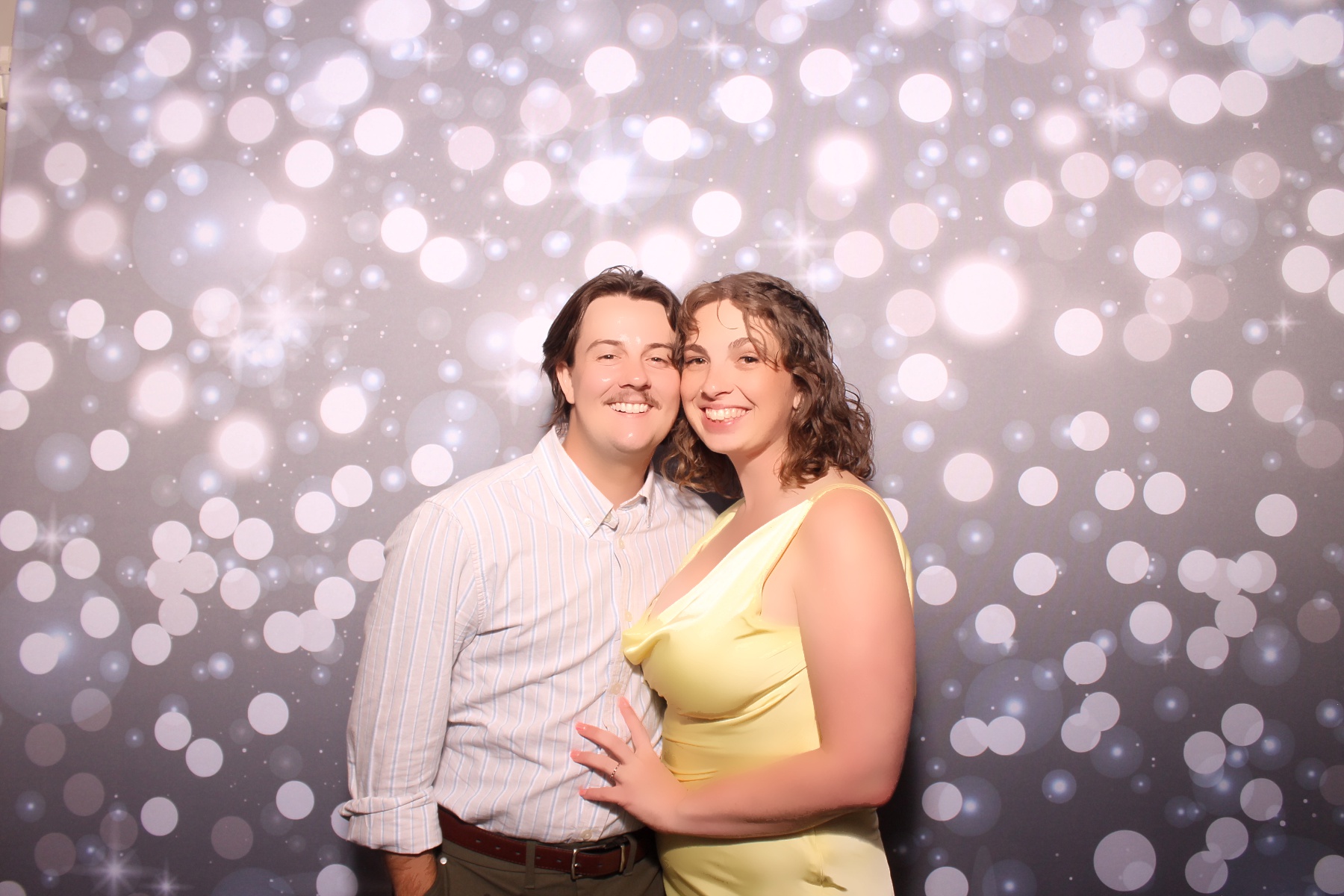 Lindsey & Asa | View more photos from the event at gallery.photoboothcincy.com/u/PhotoBoothCincy/Lindsey-Asa