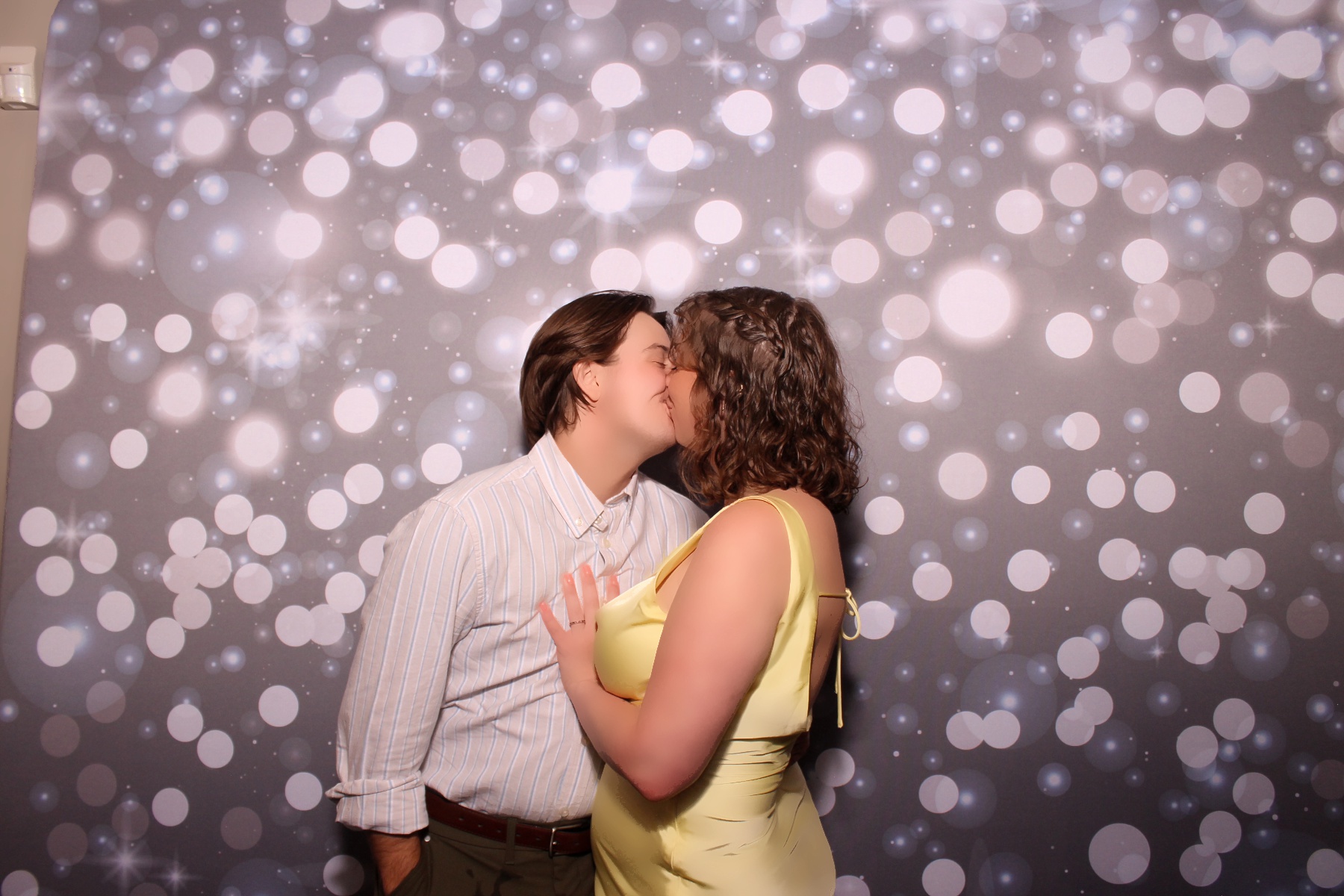 Lindsey & Asa | View more photos from the event at gallery.photoboothcincy.com/u/PhotoBoothCincy/Lindsey-Asa