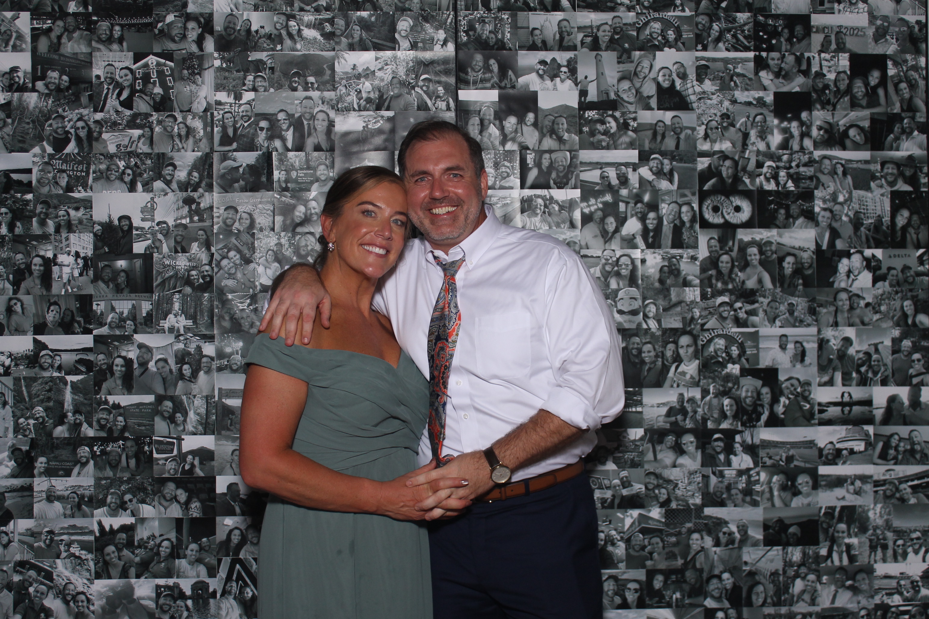 Lindsey & Travis | View more photos from the event at gallery.photoboothcincy.com/u/PhotoBoothCincy/Lindsey-Travis
