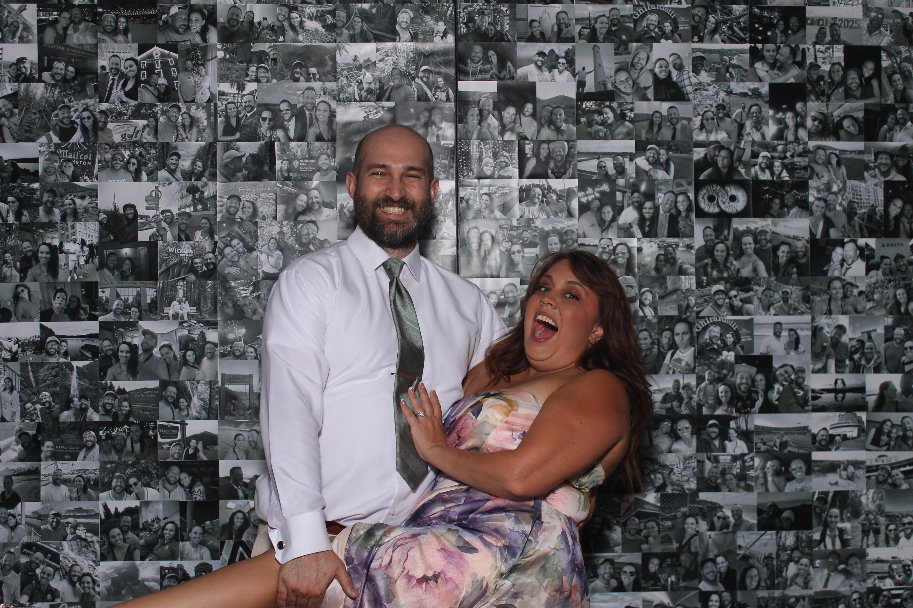 Lindsey & Travis | View more photos from the event at gallery.photoboothcincy.com/u/PhotoBoothCincy/Lindsey-Travis