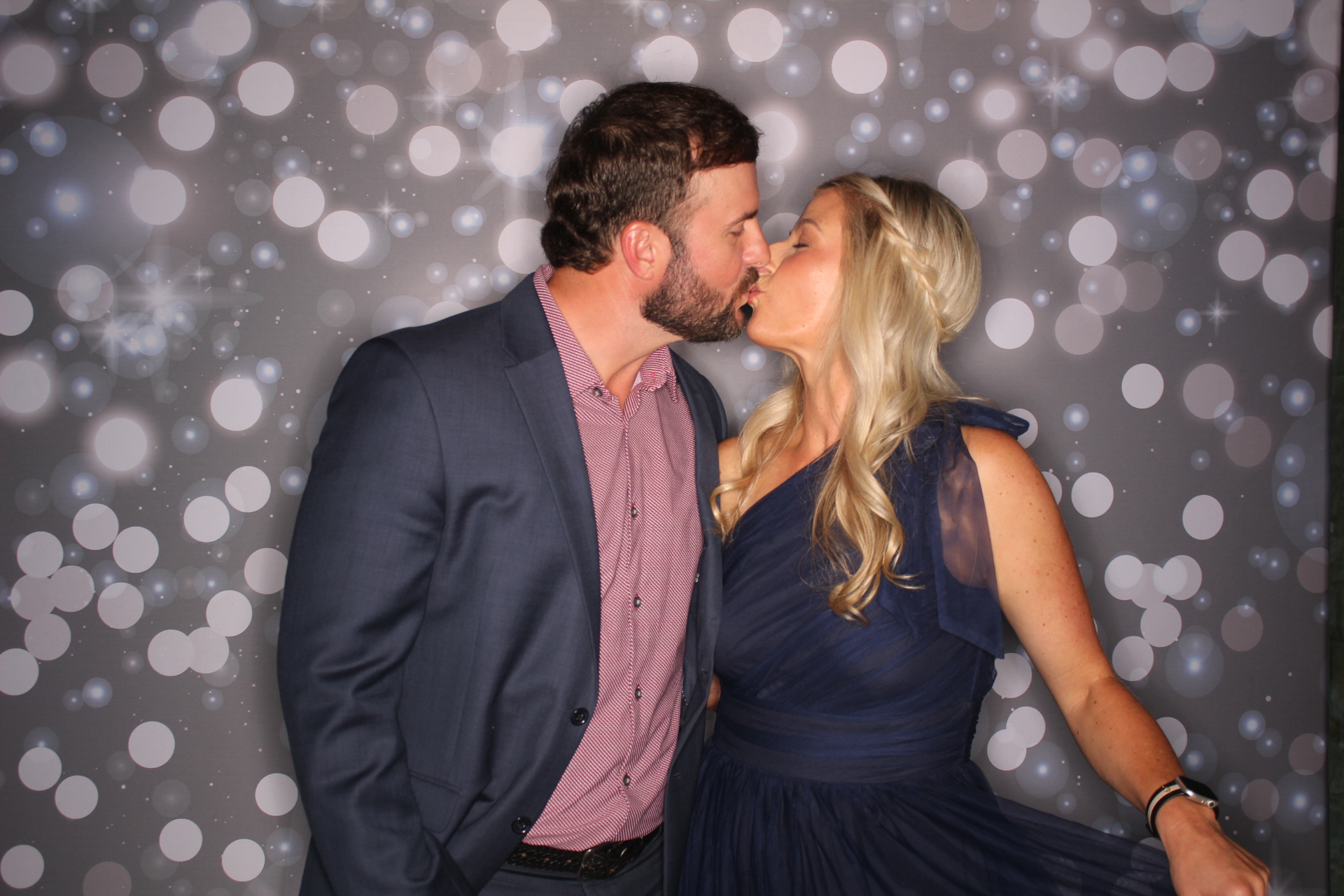 Lindsey & Wess | View more photos from the event at gallery.photoboothcincy.com/u/PhotoBoothCincy/Lindsey-Wess