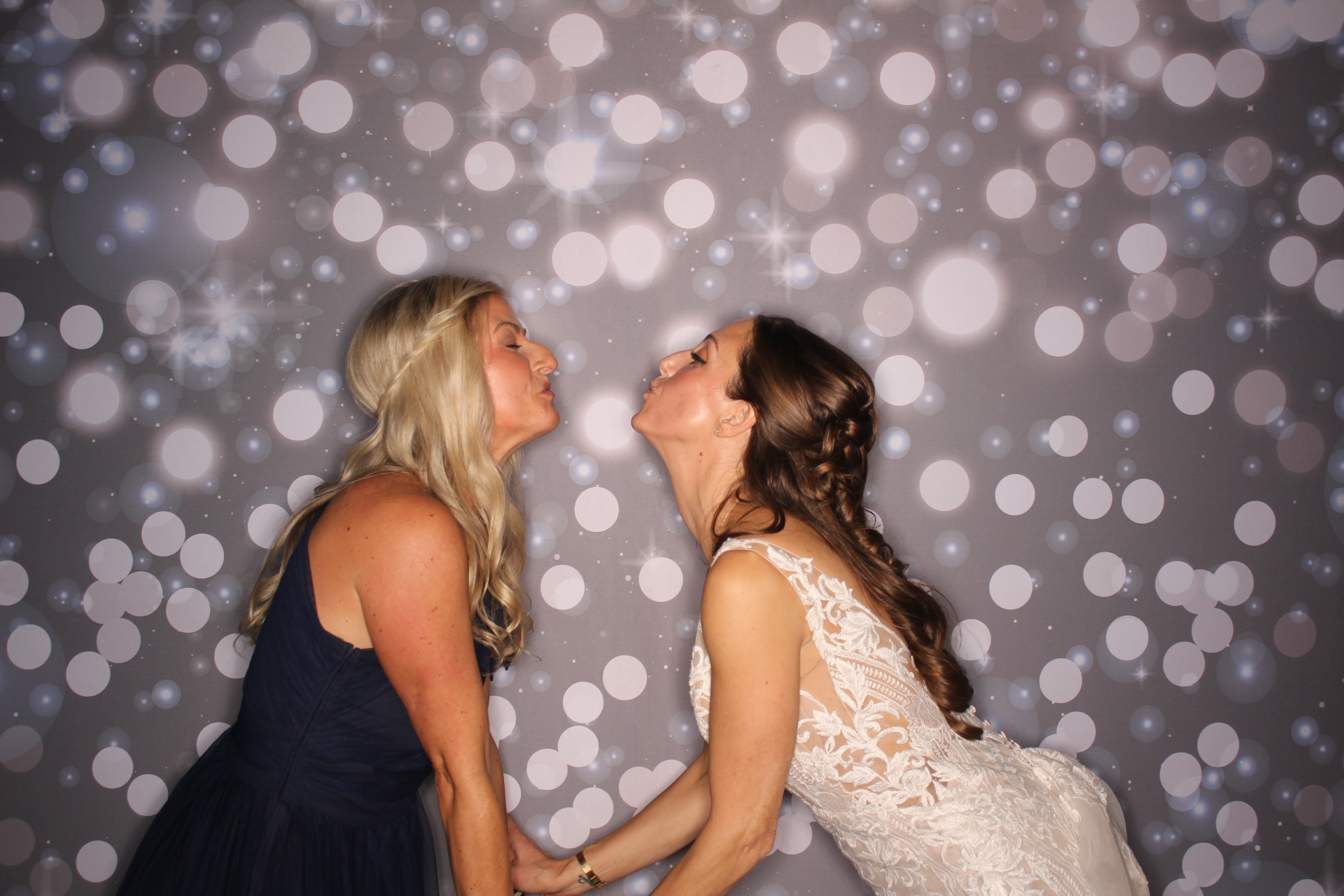 Lindsey & Wess | View more photos from the event at gallery.photoboothcincy.com/u/PhotoBoothCincy/Lindsey-Wess
