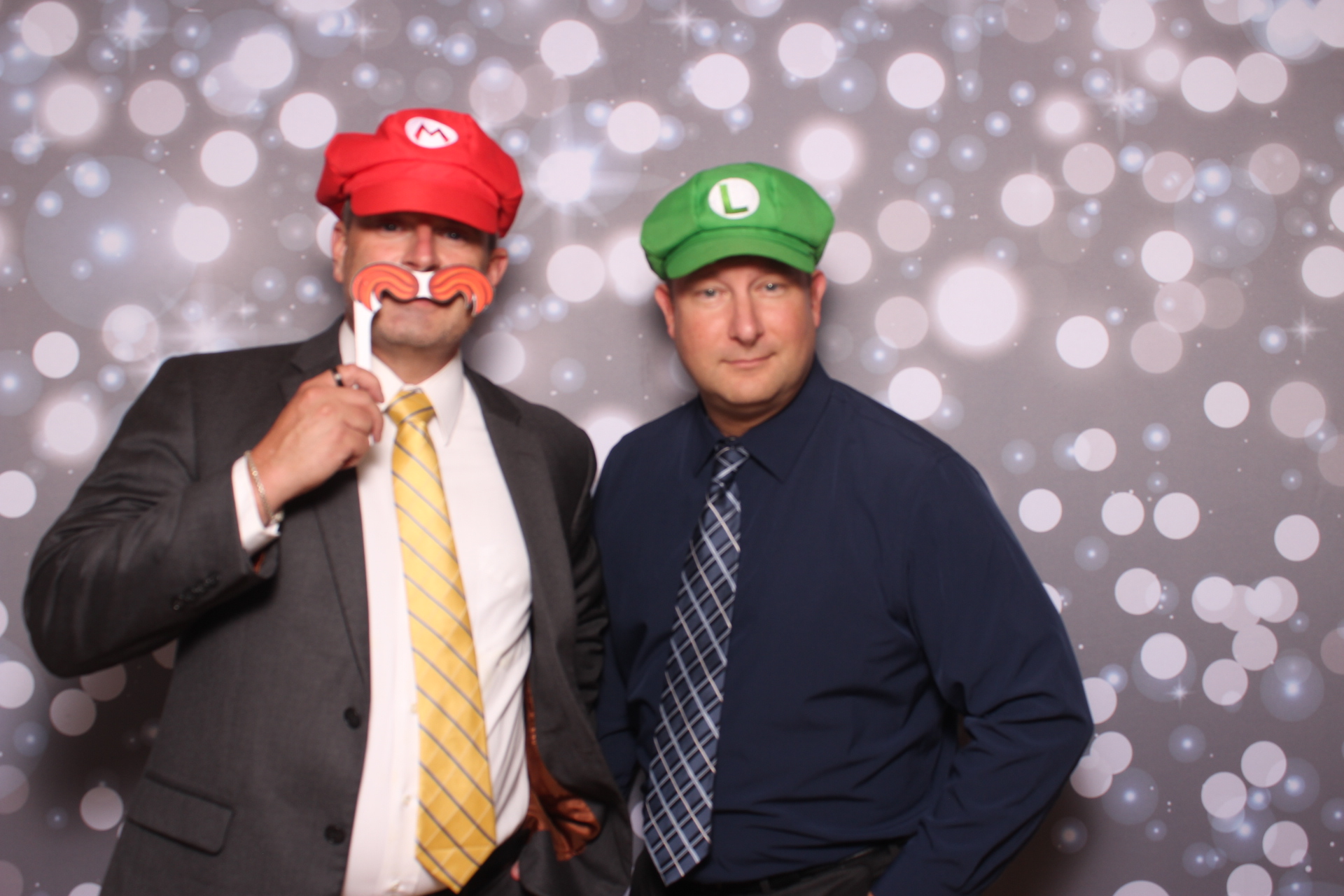 Lisa & Brett Reception | View more photos from the event at gallery.photoboothcincy.com/u/PhotoBoothCincy/Lisa-Brett-Reception