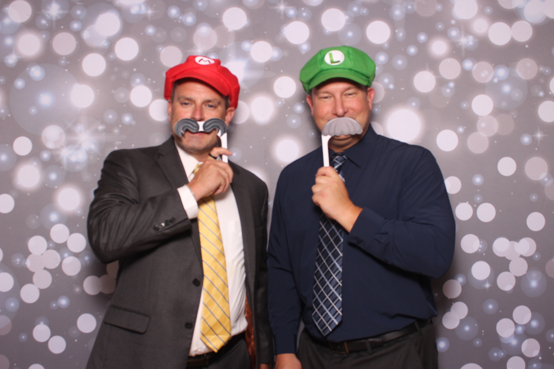 Lisa & Brett Reception | View more photos from the event at gallery.photoboothcincy.com/u/PhotoBoothCincy/Lisa-Brett-Reception