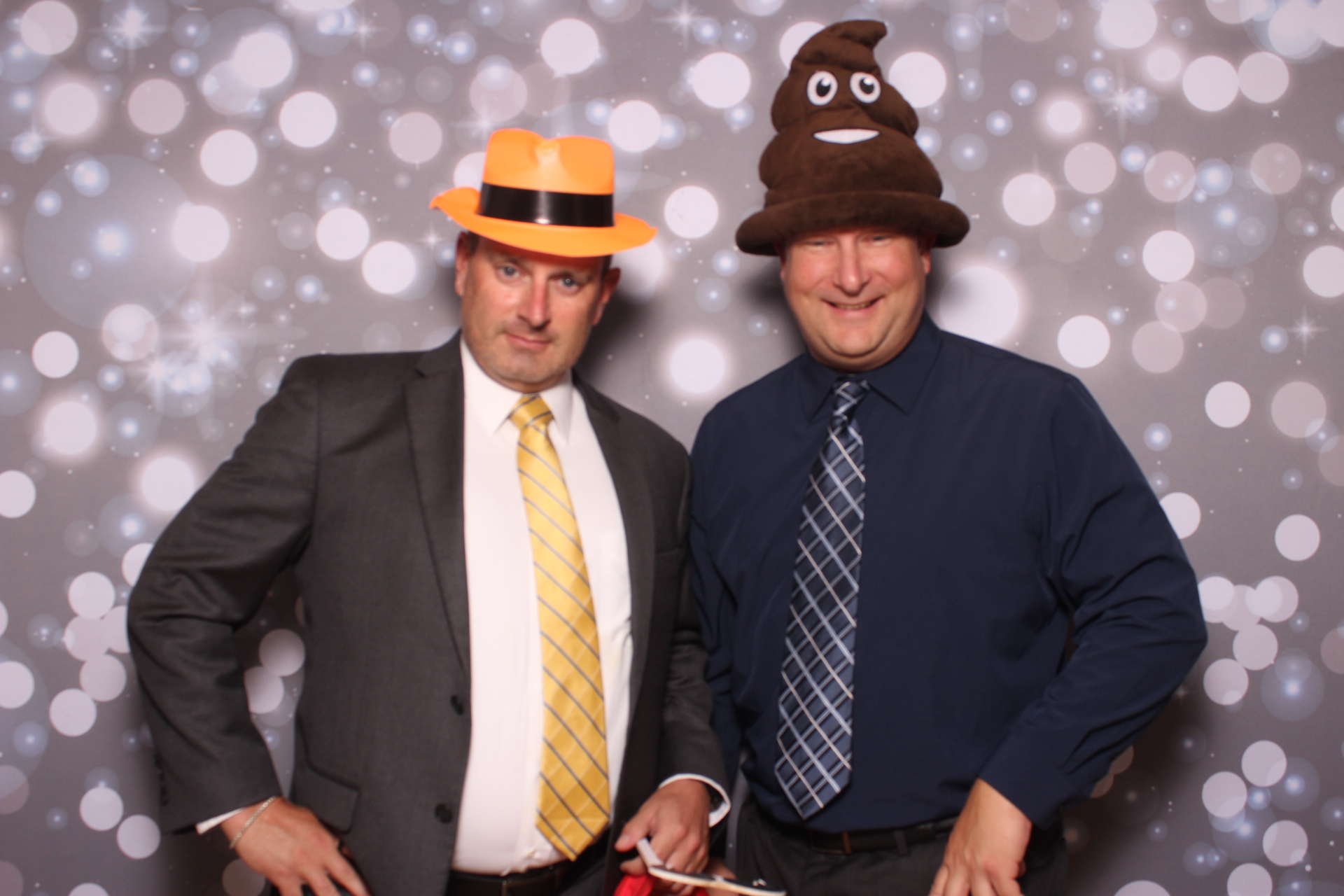 Lisa & Brett Reception | View more photos from the event at gallery.photoboothcincy.com/u/PhotoBoothCincy/Lisa-Brett-Reception