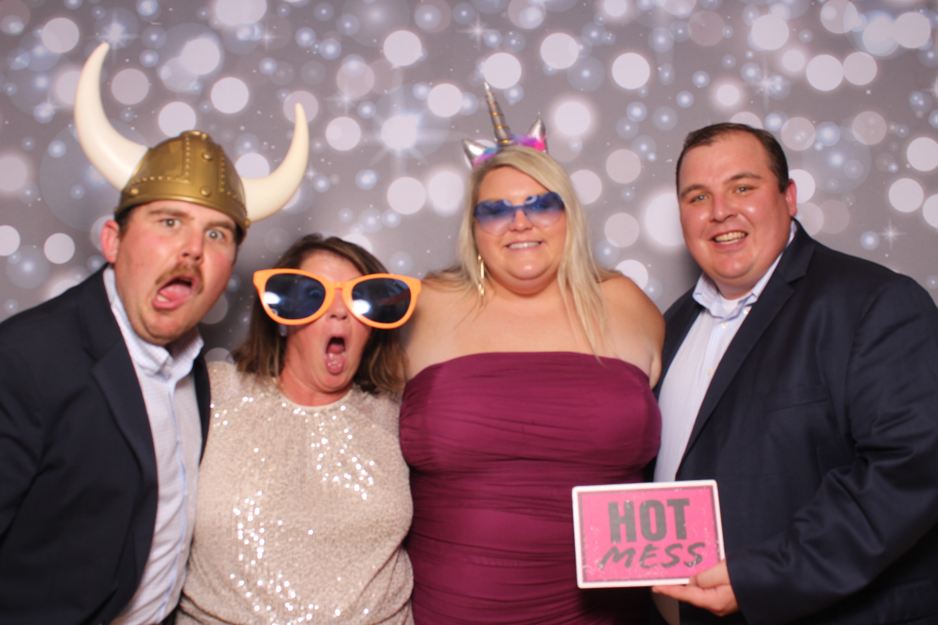 Lisa & Brett Reception | View more photos from the event at gallery.photoboothcincy.com/u/PhotoBoothCincy/Lisa-Brett-Reception