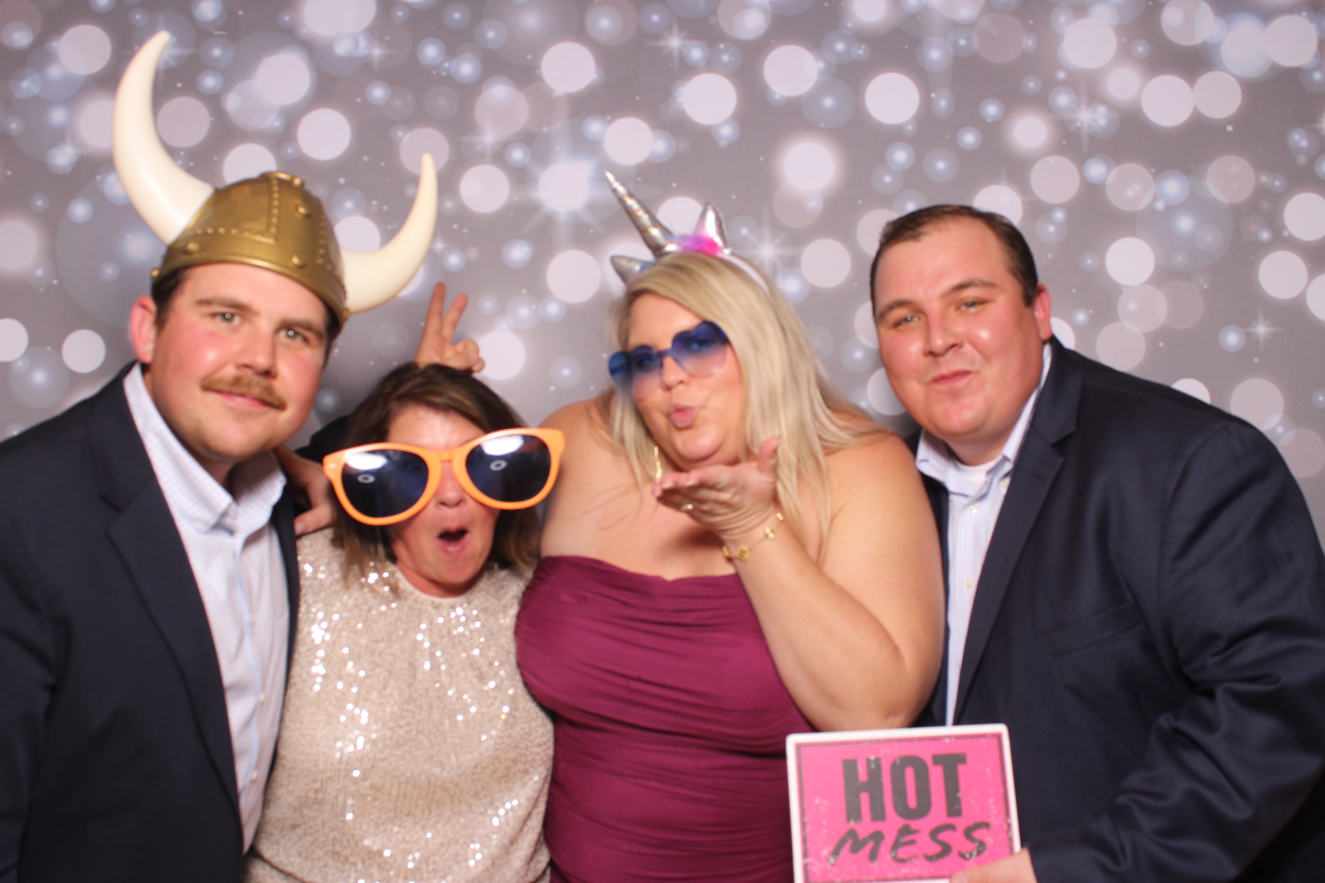 Lisa & Brett Reception | View more photos from the event at gallery.photoboothcincy.com/u/PhotoBoothCincy/Lisa-Brett-Reception