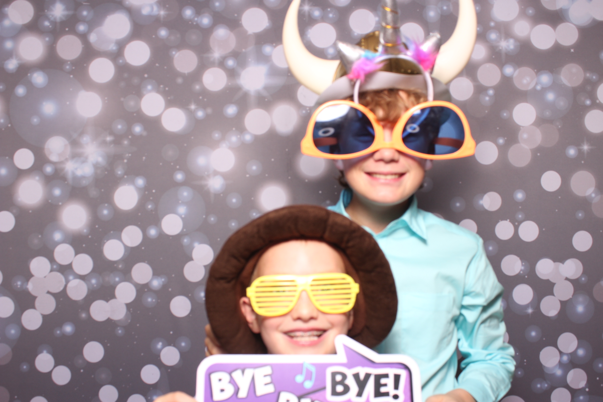 Lisa & Brett Reception | View more photos from the event at gallery.photoboothcincy.com/u/PhotoBoothCincy/Lisa-Brett-Reception