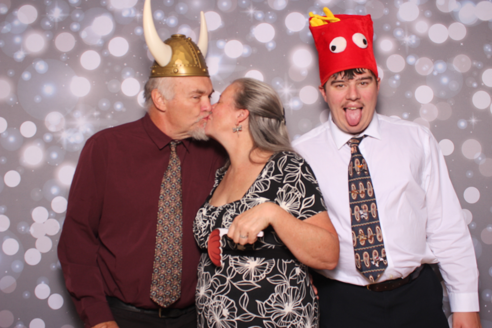 Lisa & Brett Reception | View more photos from the event at gallery.photoboothcincy.com/u/PhotoBoothCincy/Lisa-Brett-Reception