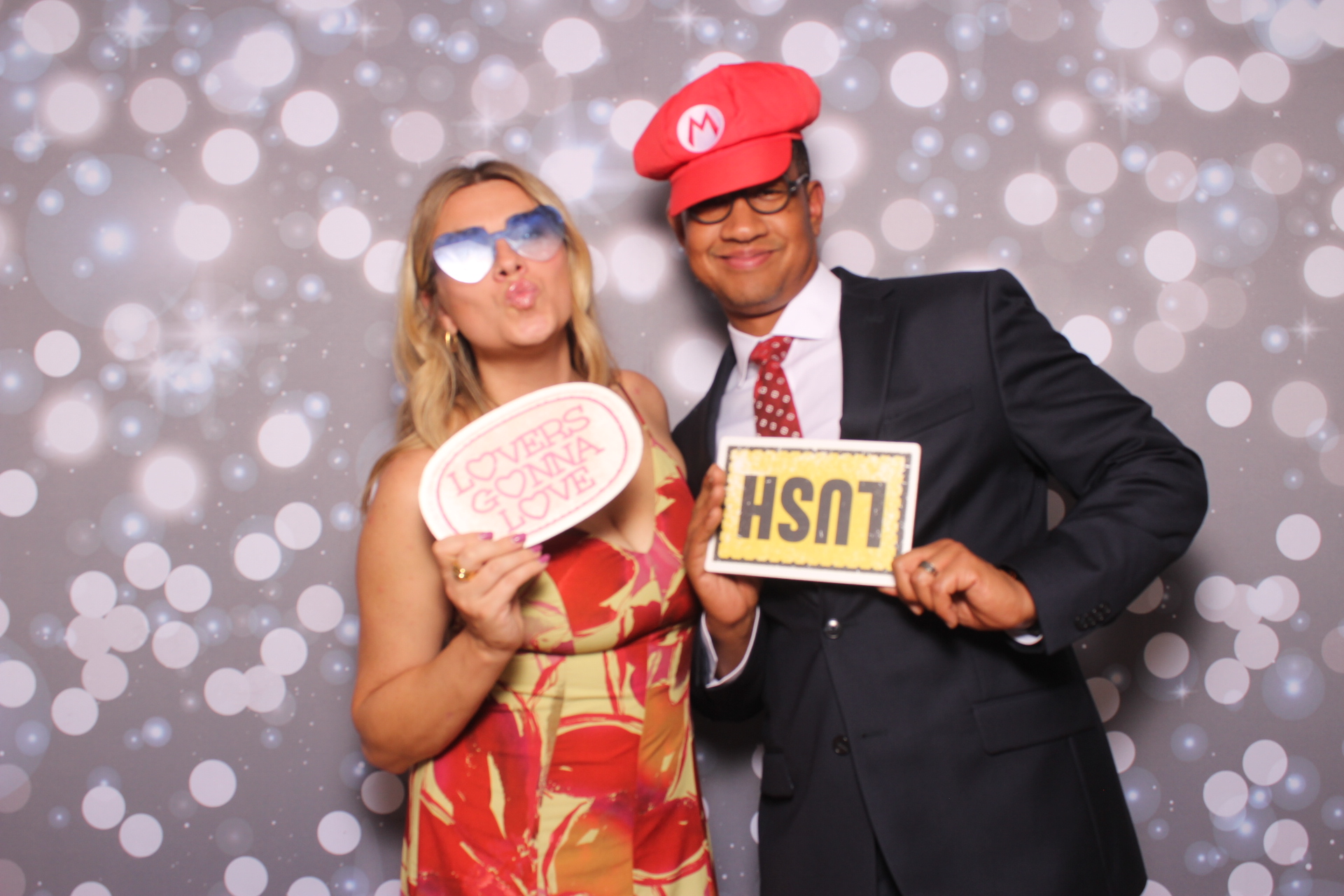 Lisa & Brett Reception | View more photos from the event at gallery.photoboothcincy.com/u/PhotoBoothCincy/Lisa-Brett-Reception